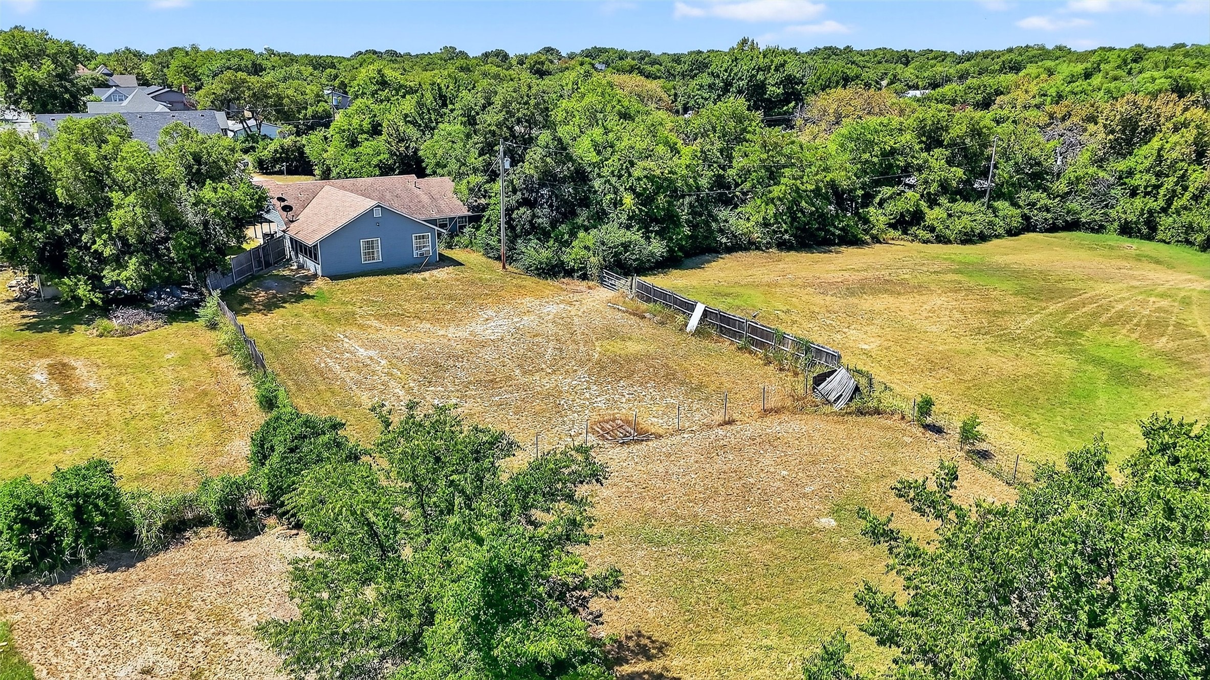 602 1/2 W Grand Street Whitewright TX 75491