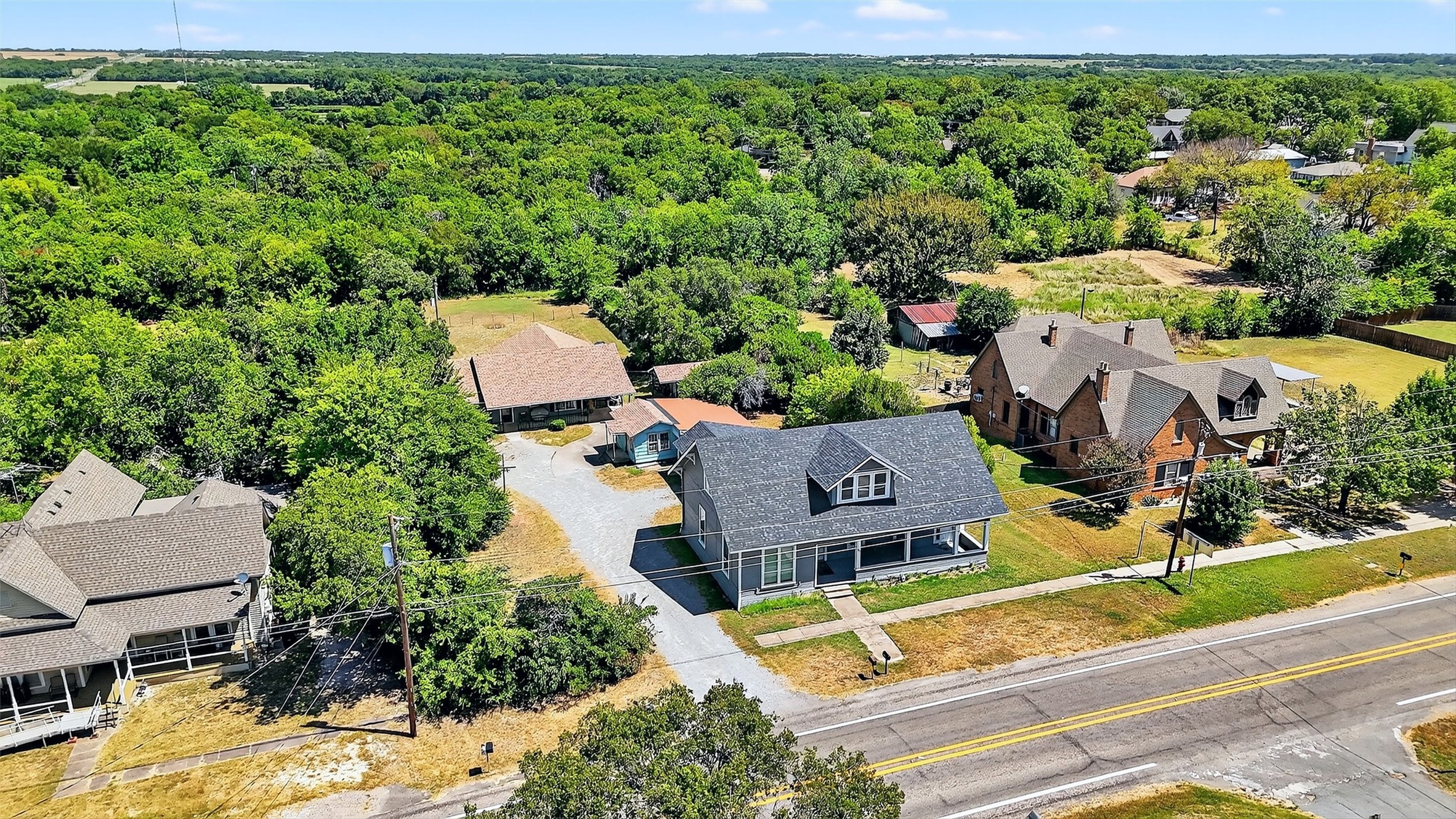 602 1/2 W Grand Street Whitewright TX 75491