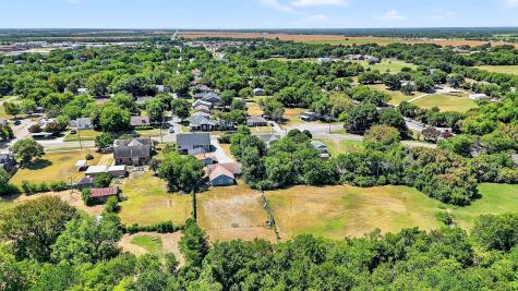 602 1/2 W Grand Street Whitewright TX 75491
