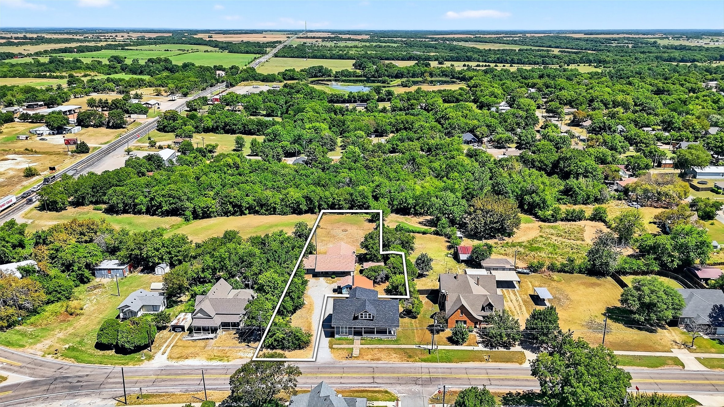 602 1/2 W Grand Street Whitewright TX 75491