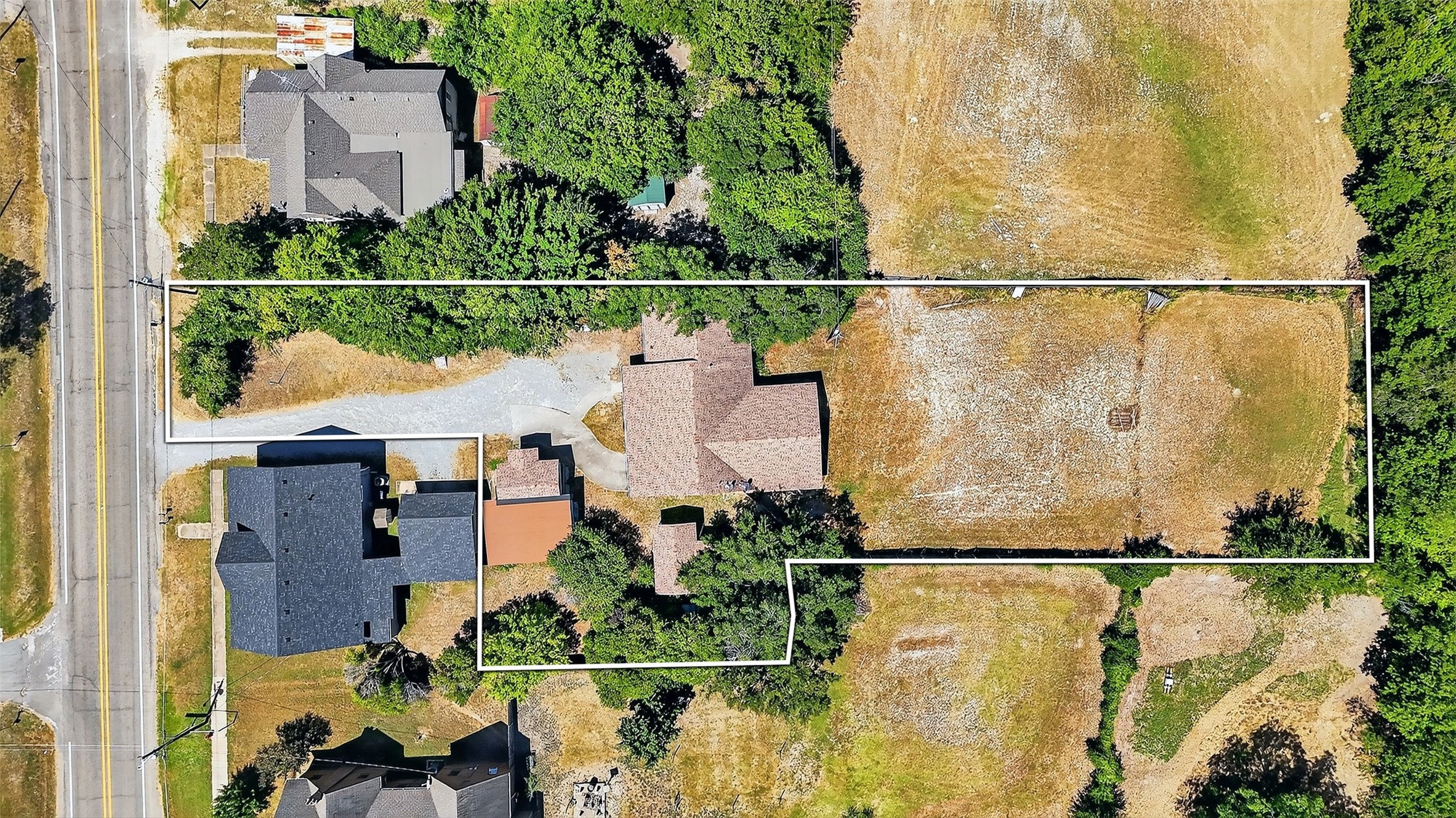 602 1/2 W Grand Street Whitewright TX 75491