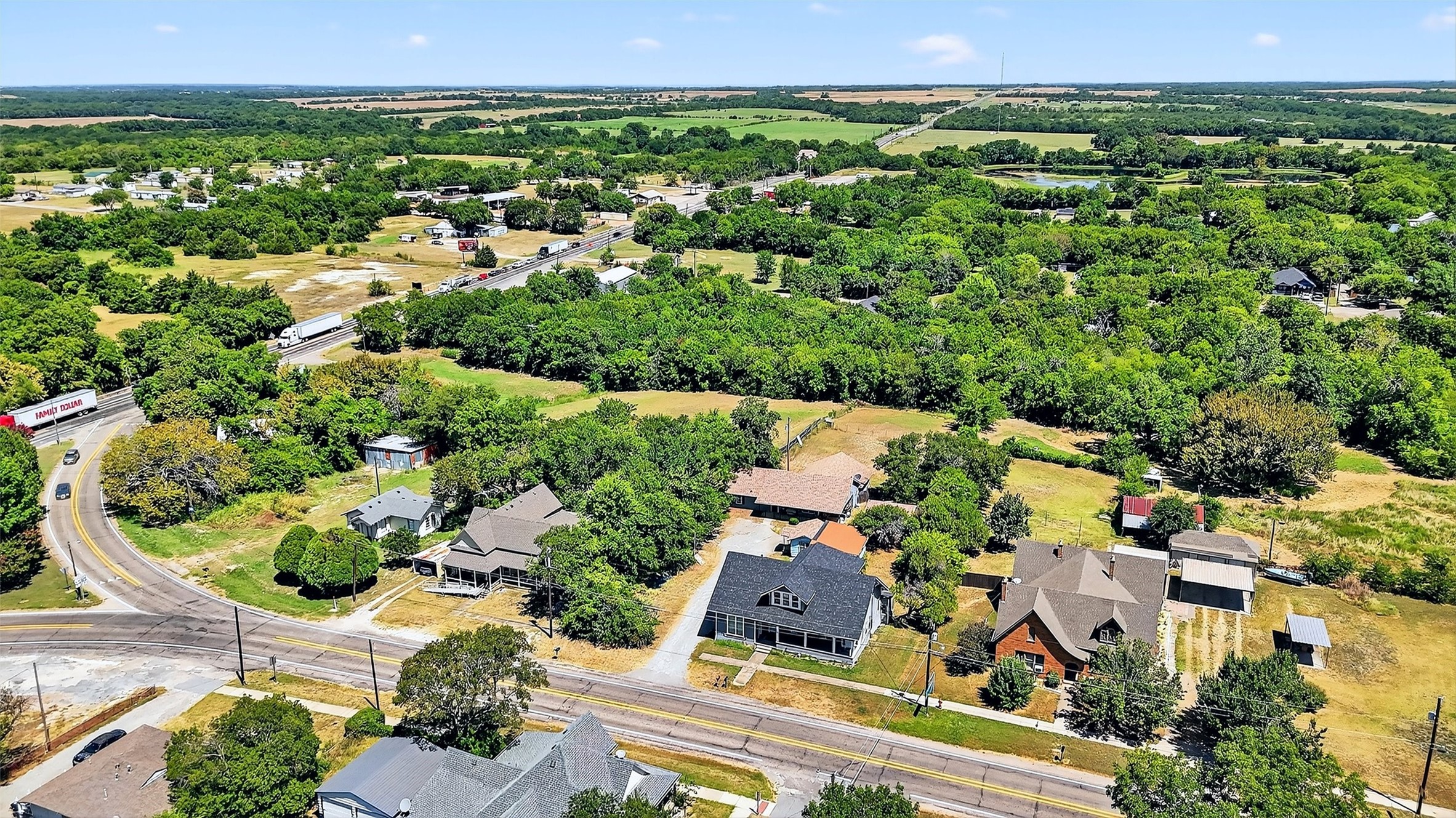 602 1/2 W Grand Street Whitewright TX 75491