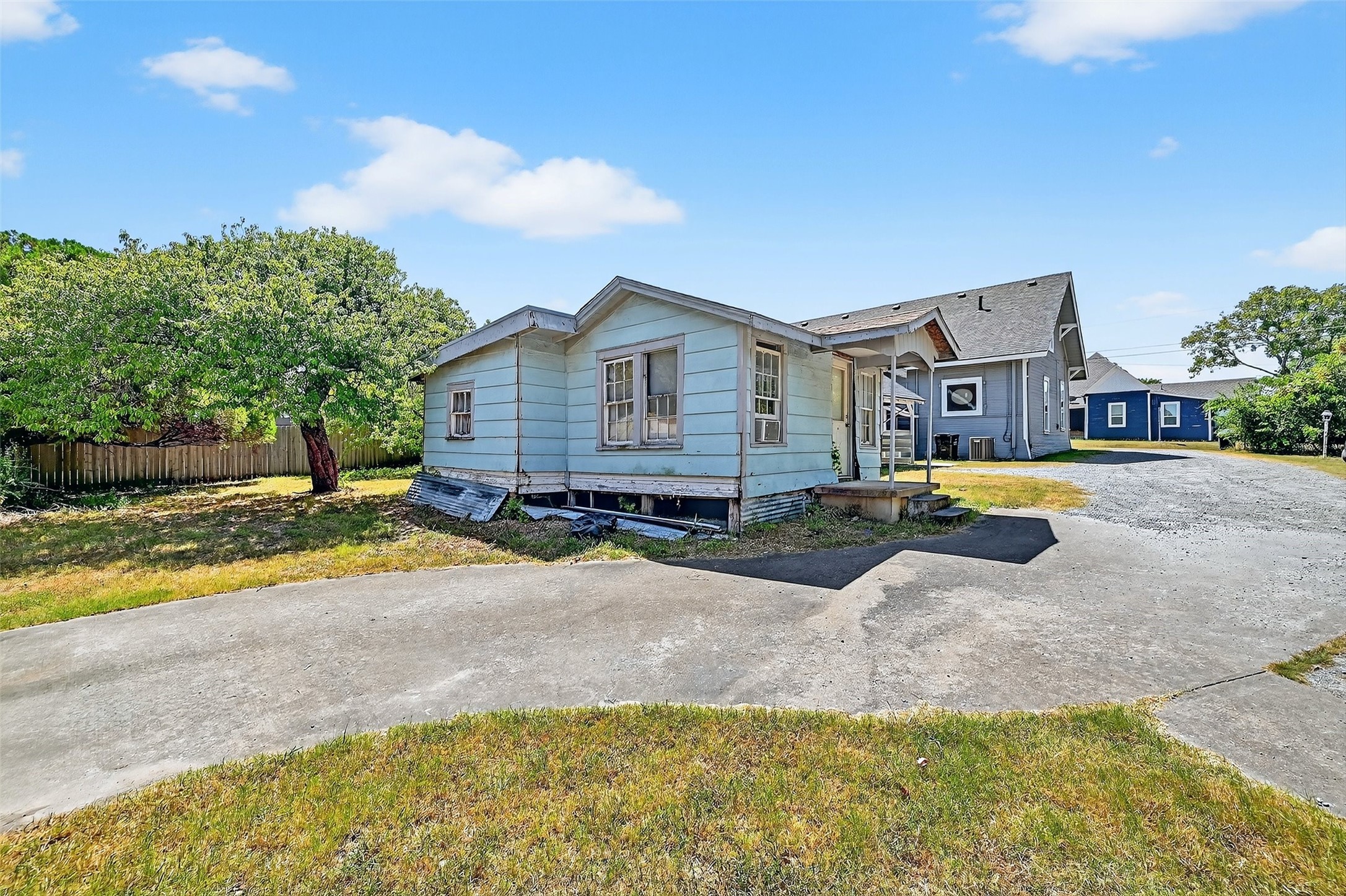 602 1/2 W Grand Street Whitewright TX 75491