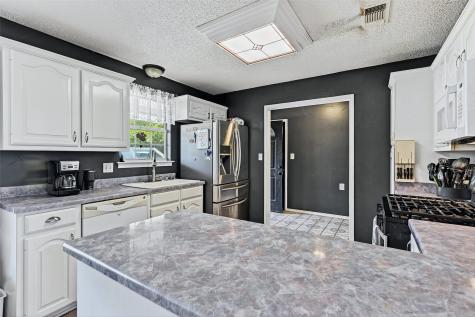 602 1/2 W Grand Street Whitewright TX 75491