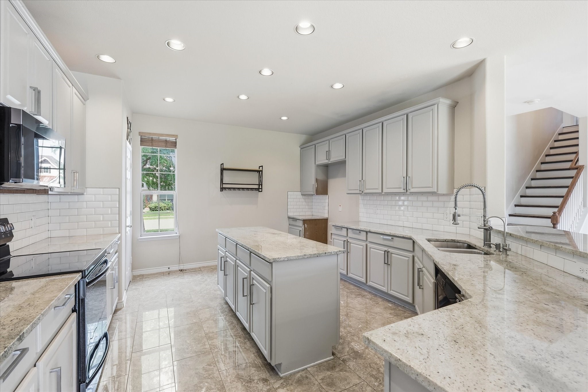 207 Moonlight Drive Euless TX 76039