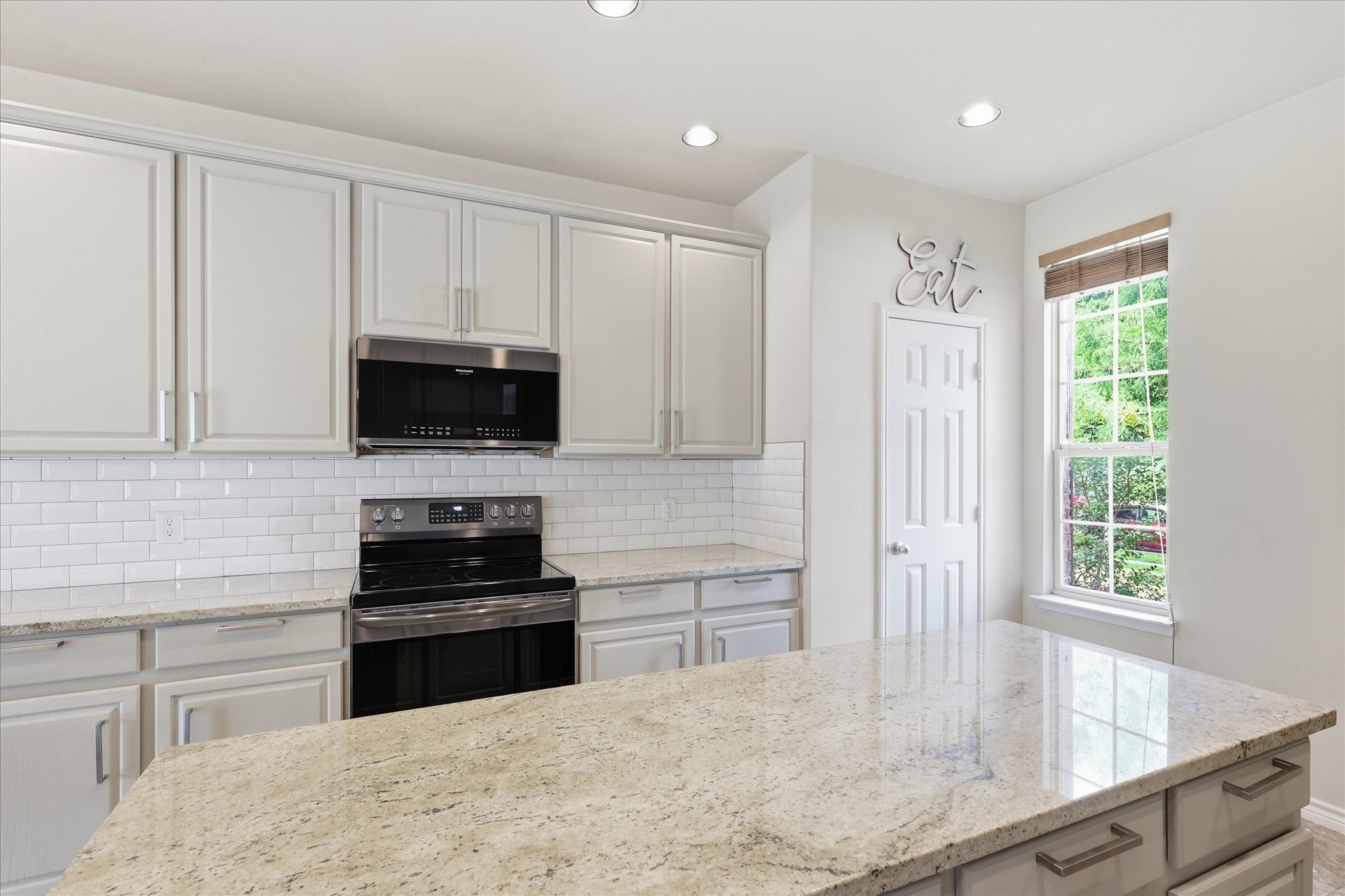 207 Moonlight Drive Euless TX 76039