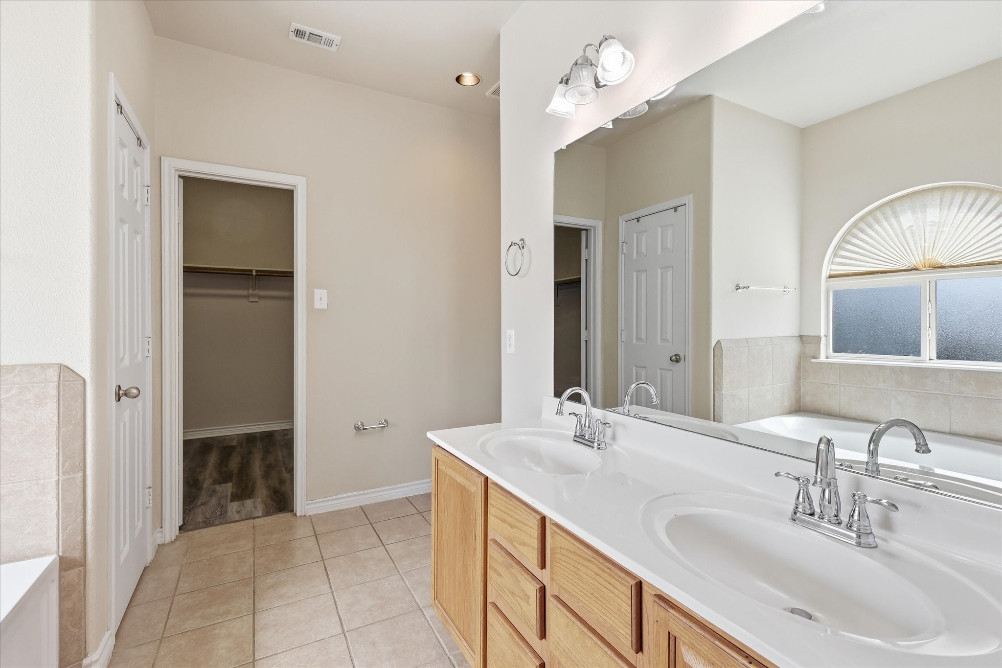 207 Moonlight Drive Euless TX 76039