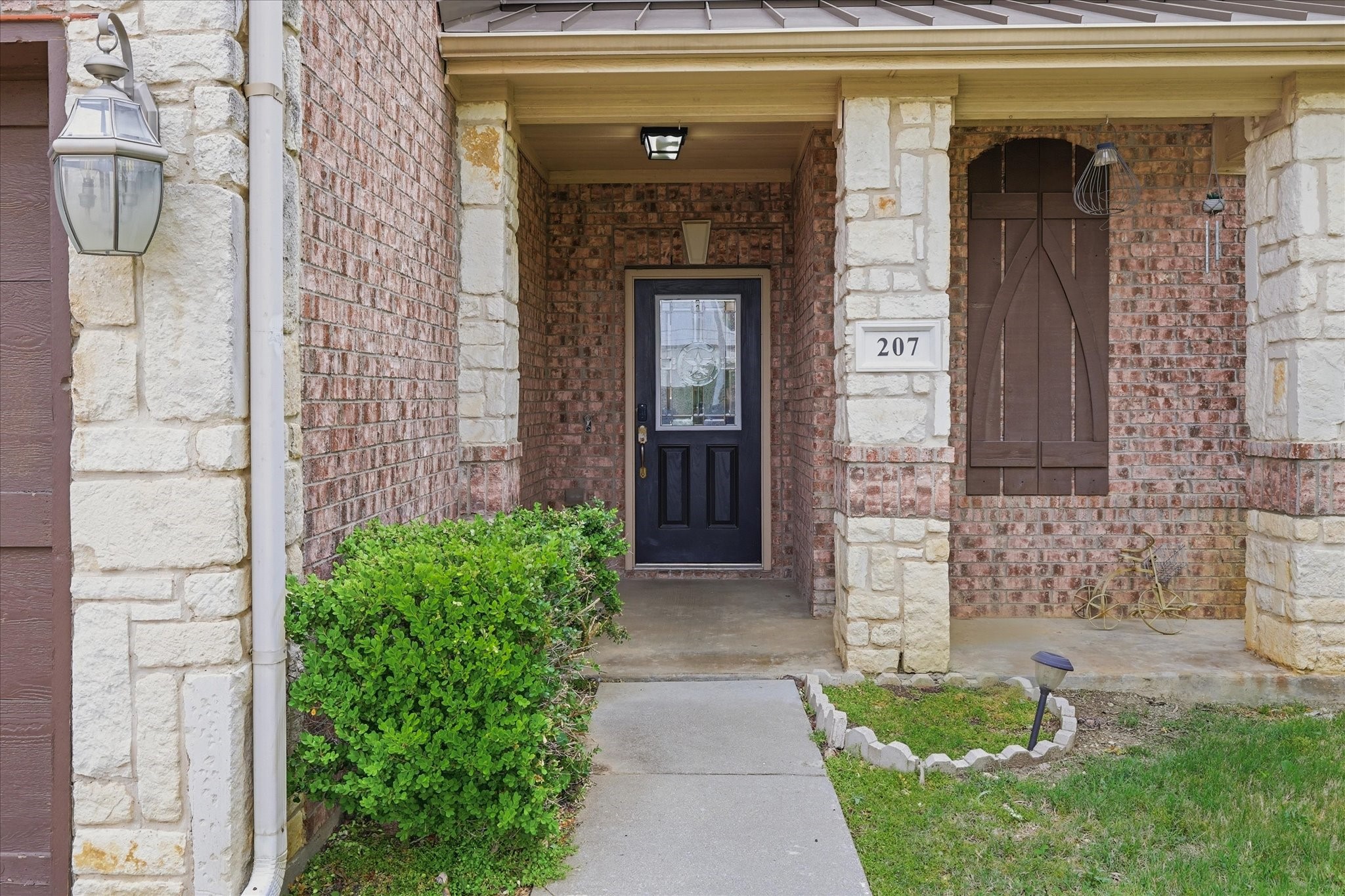 207 Moonlight Drive Euless TX 76039