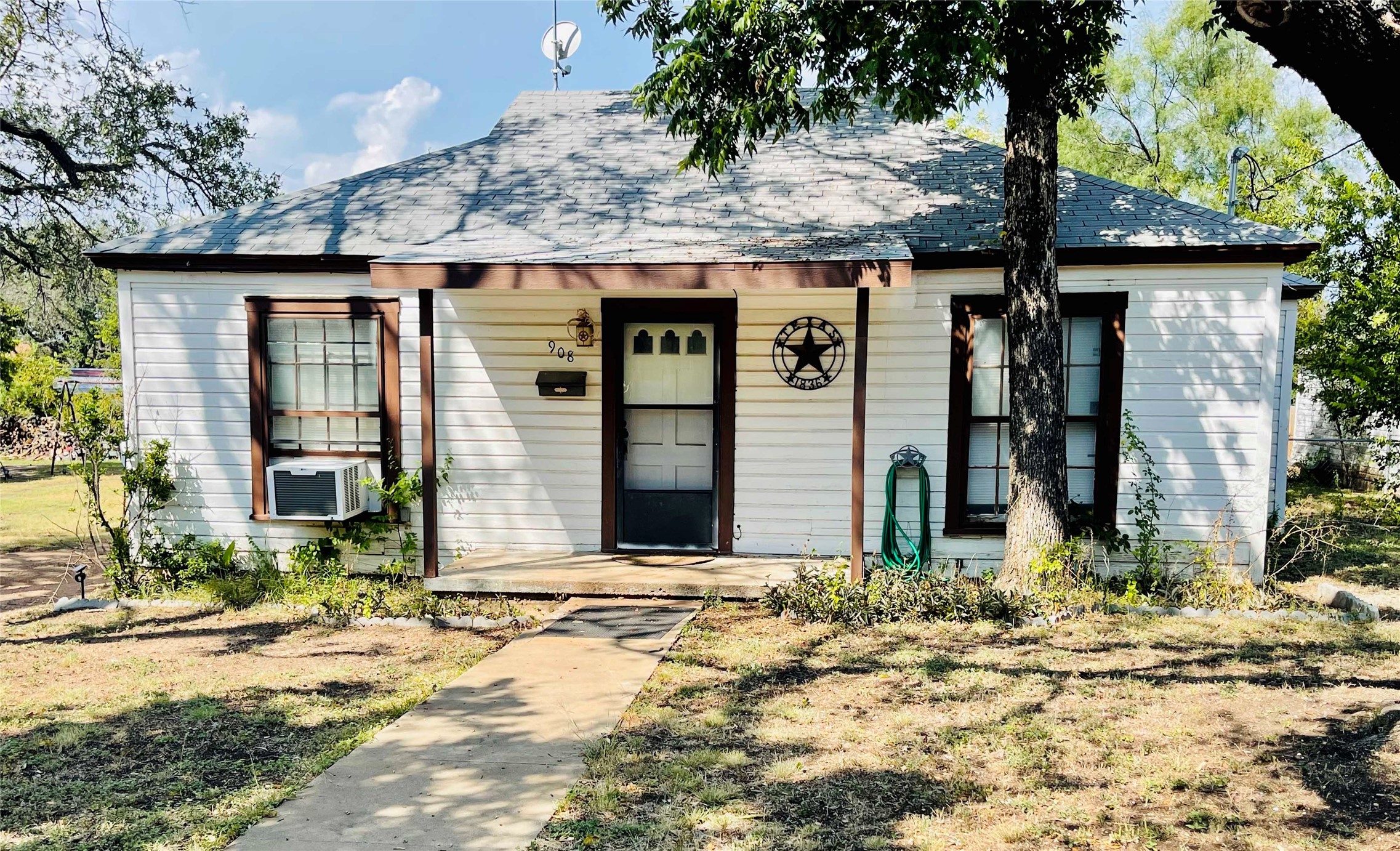 908 W 4th Street Brady TX 76825
