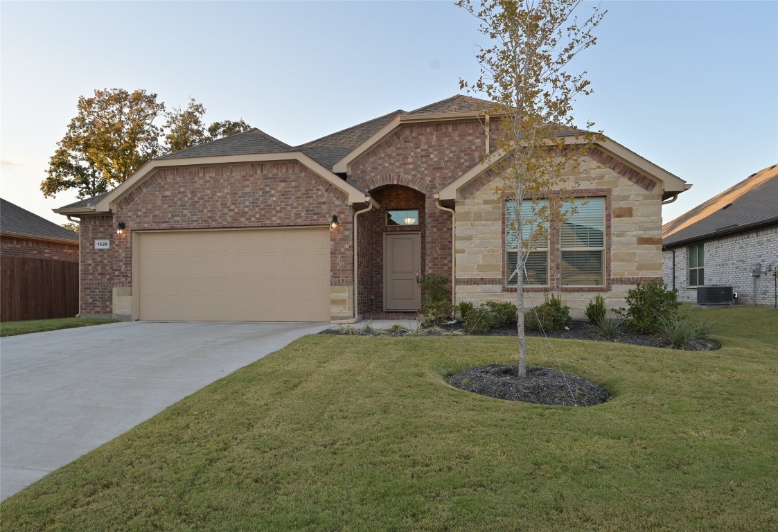 1528 Seabiscuit Drive Granbury TX 76049
