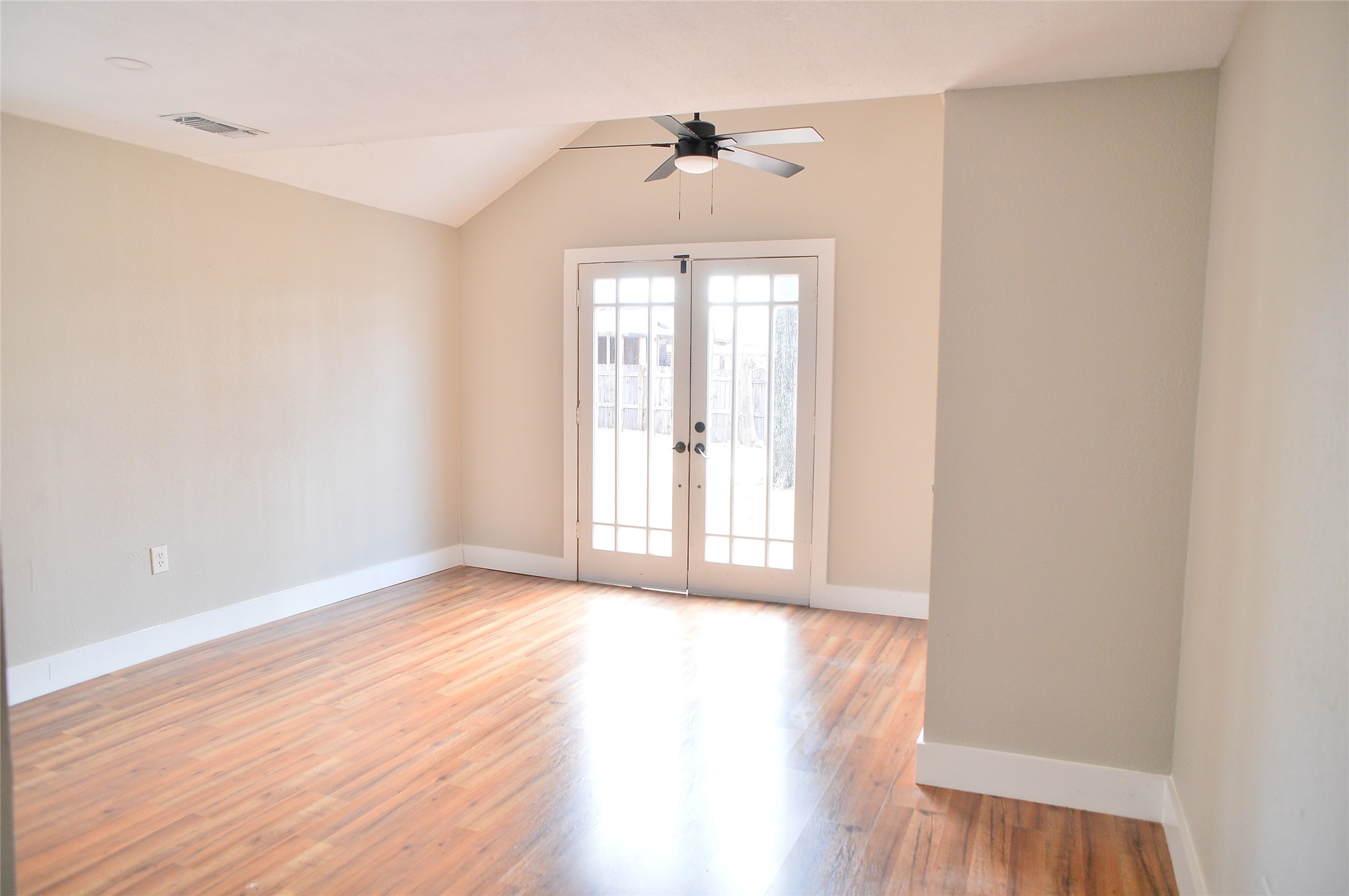 2010 Wesley Drive Arlington TX 76012