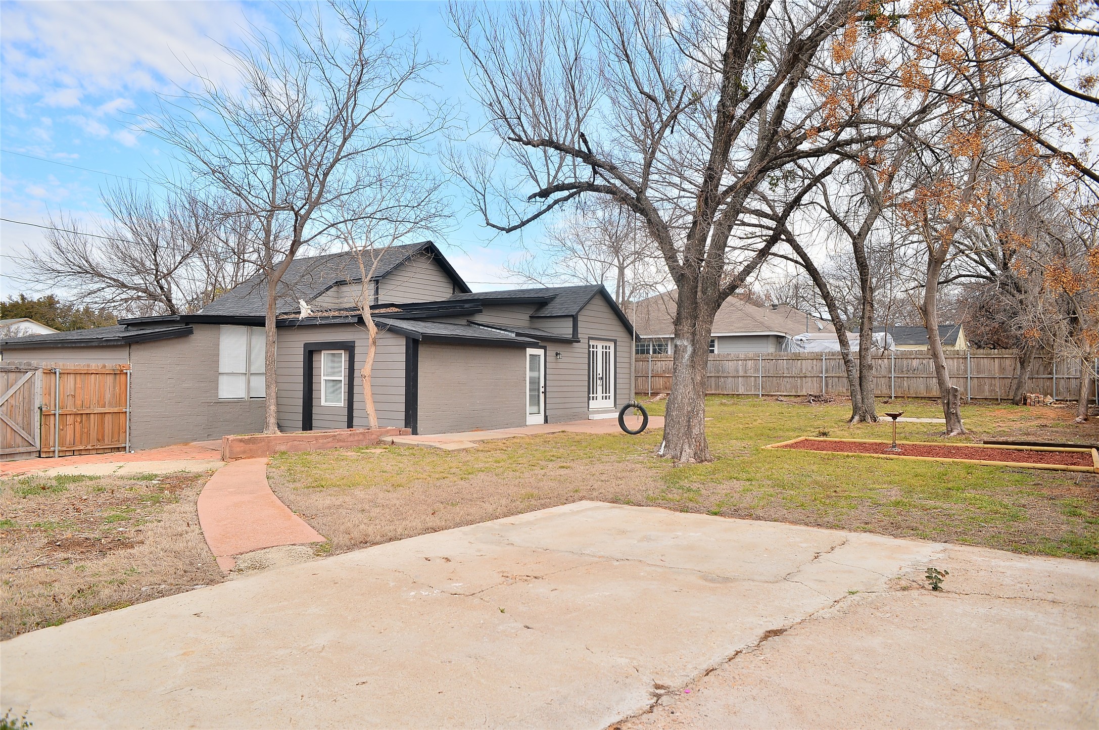 2010 Wesley Drive Arlington TX 76012