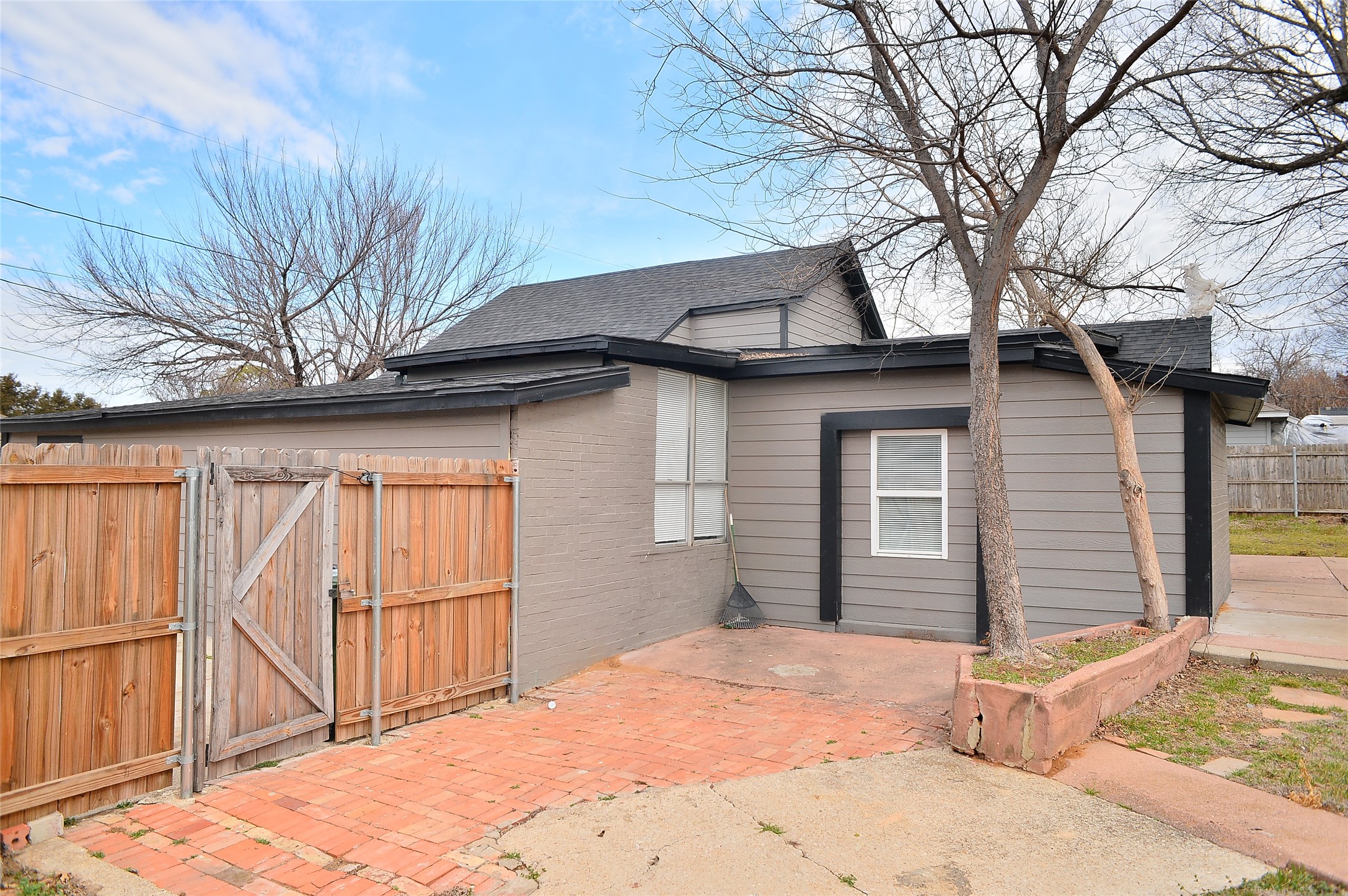 2010 Wesley Drive Arlington TX 76012