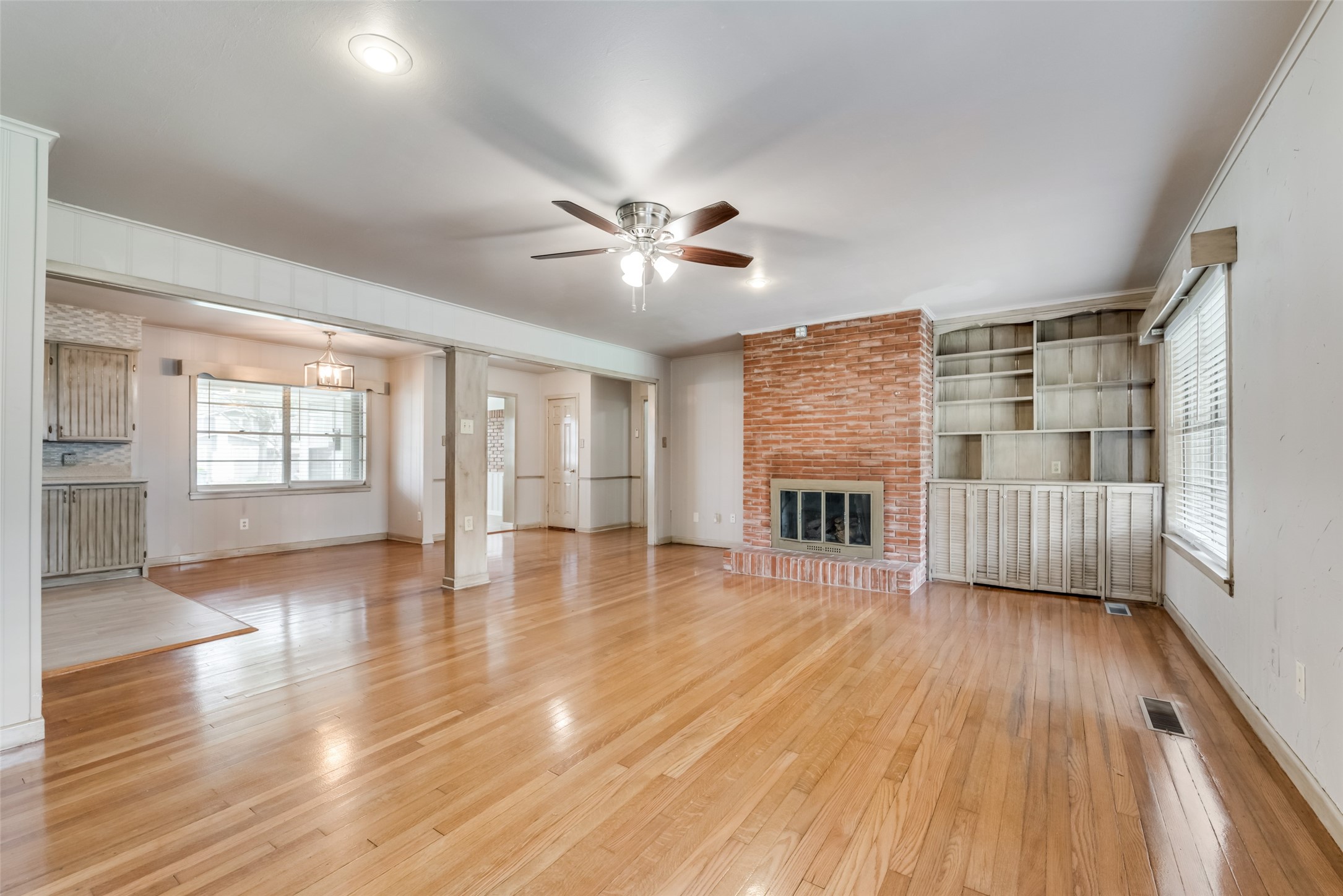 1915 W 3rd Avenue Corsicana TX 75110
