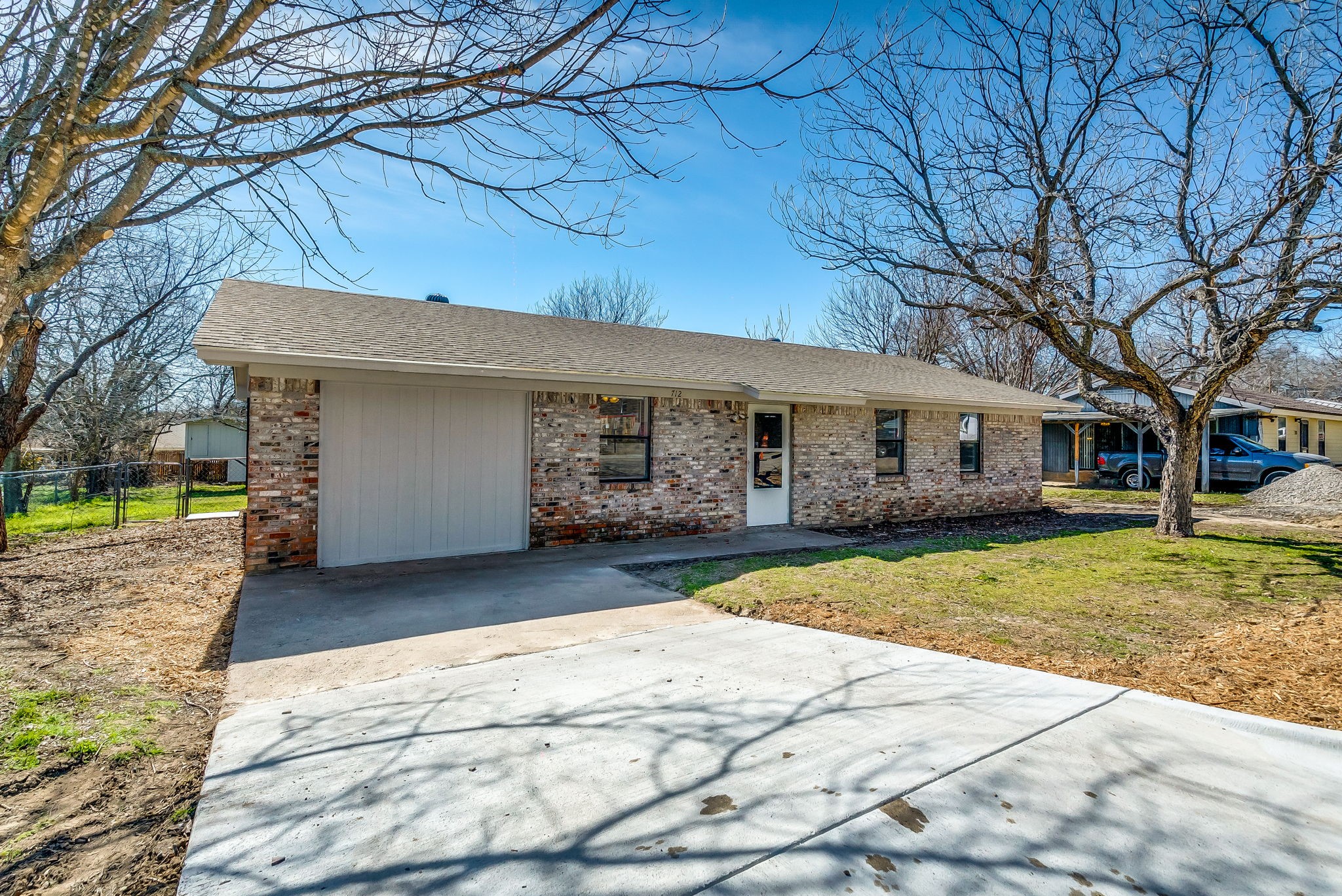 712 Dalton Street Weatherford TX 76086