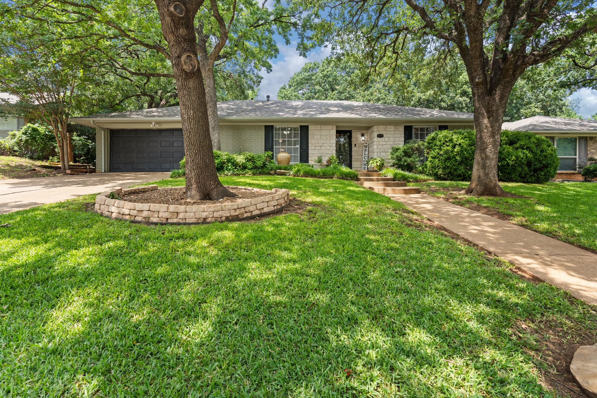 5717 Valley Ridge Court Arlington TX 76017