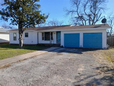 202 Roselawn Street Coleman TX 76834