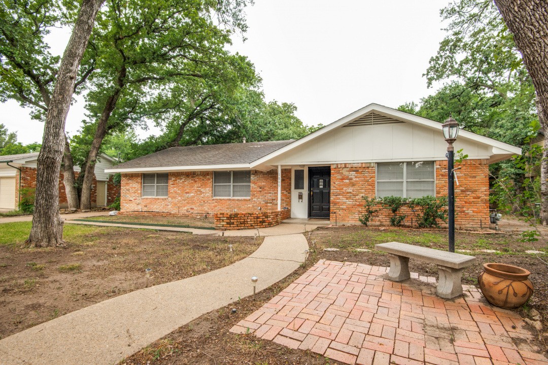 1809 Glenbrook Drive Irving TX 75061