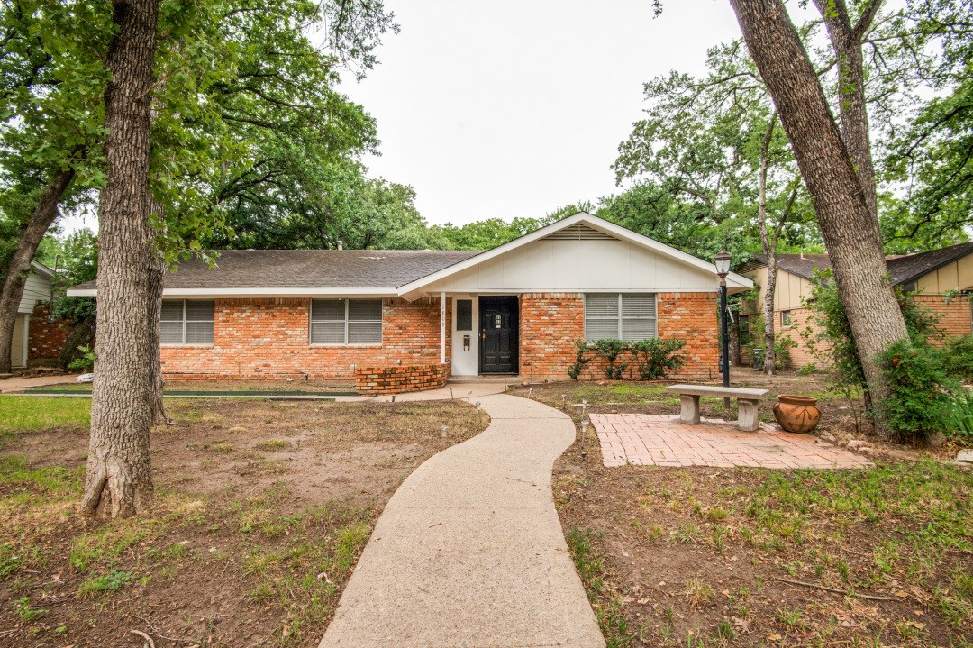 1809 Glenbrook Drive Irving TX 75061