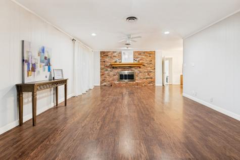1809 Glenbrook Drive Irving TX 75061