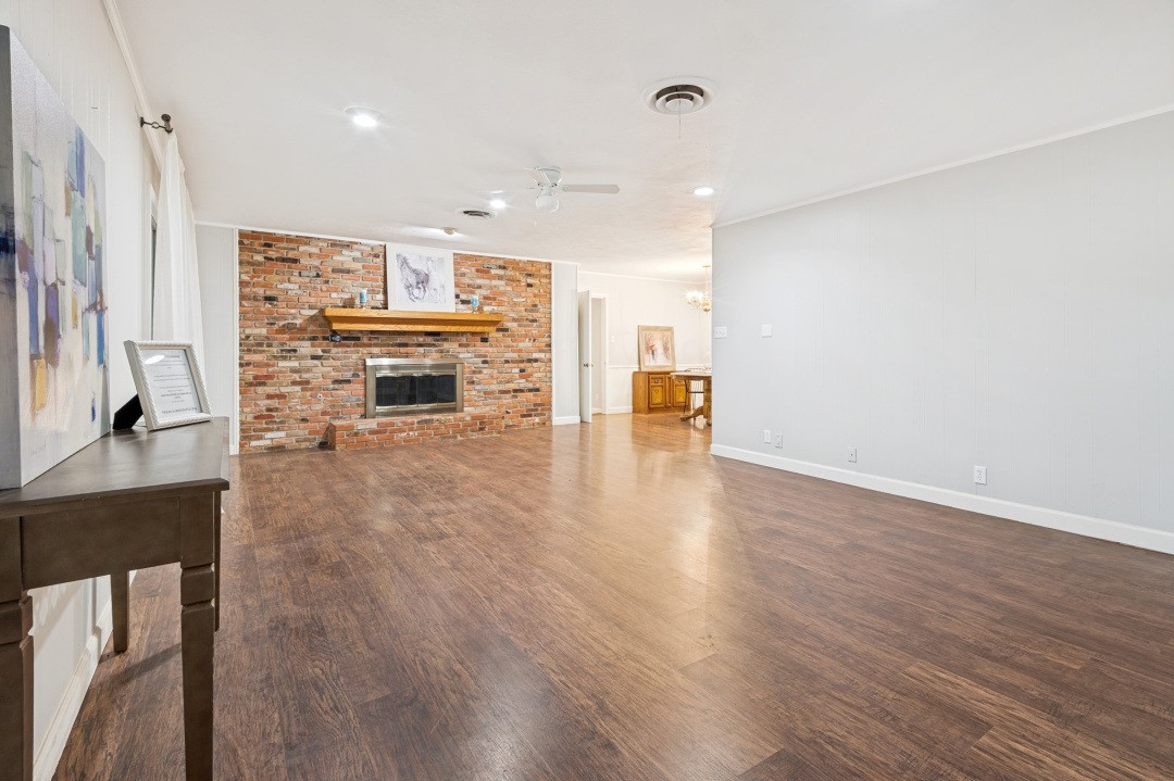 1809 Glenbrook Drive Irving TX 75061