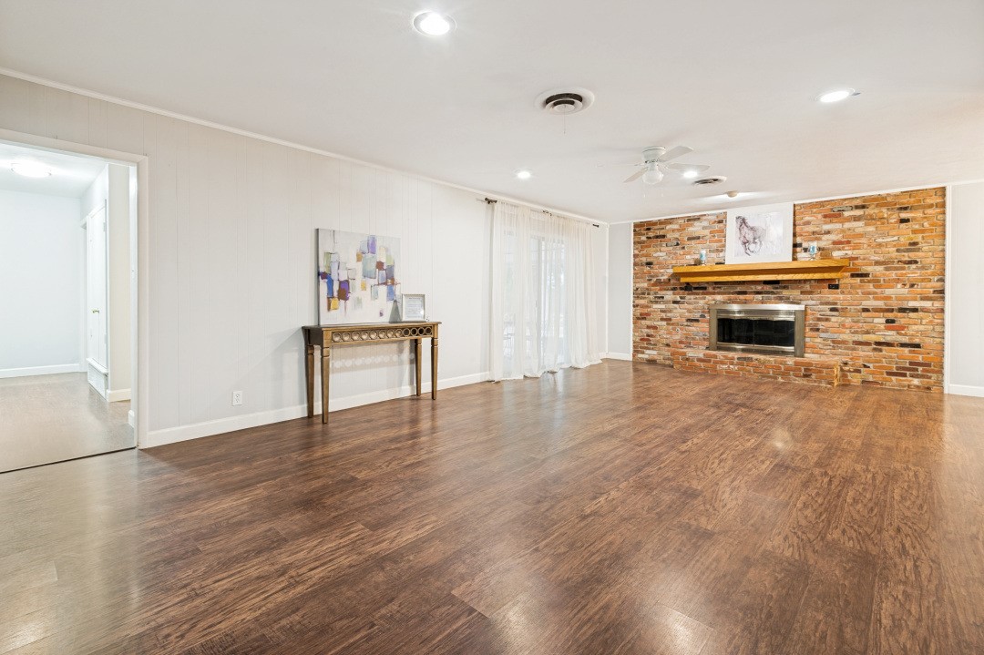 1809 Glenbrook Drive Irving TX 75061
