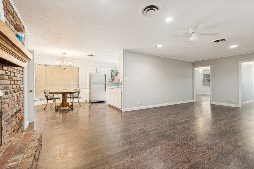 1809 Glenbrook Drive Irving TX 75061