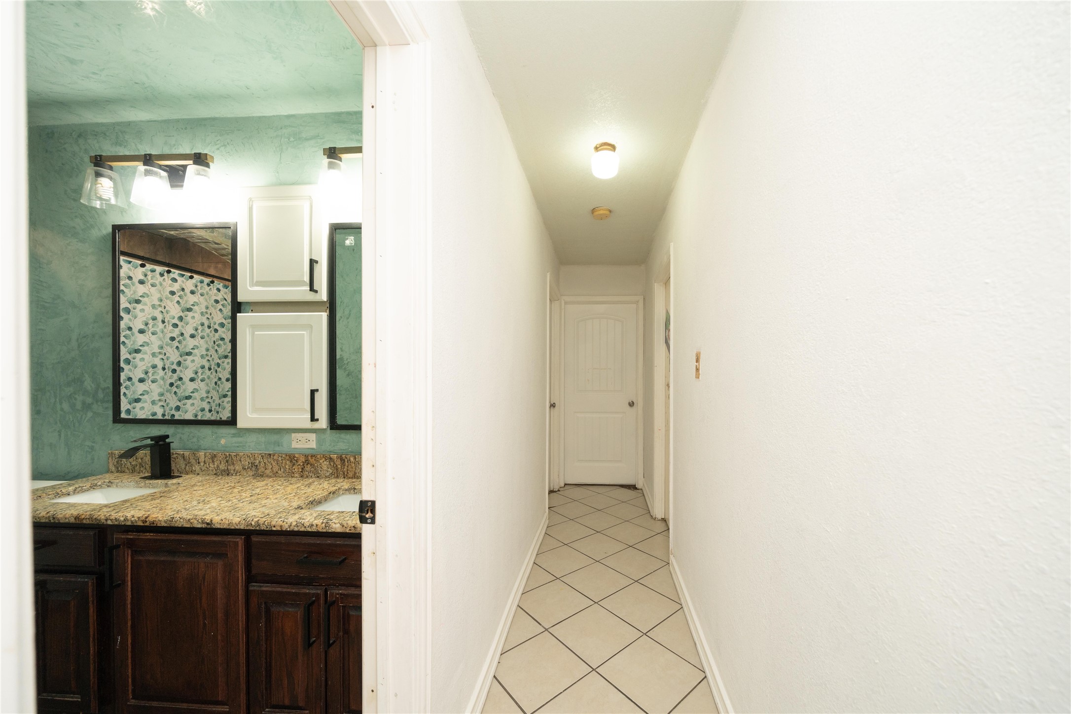 913 Russell Road Everman TX 76140