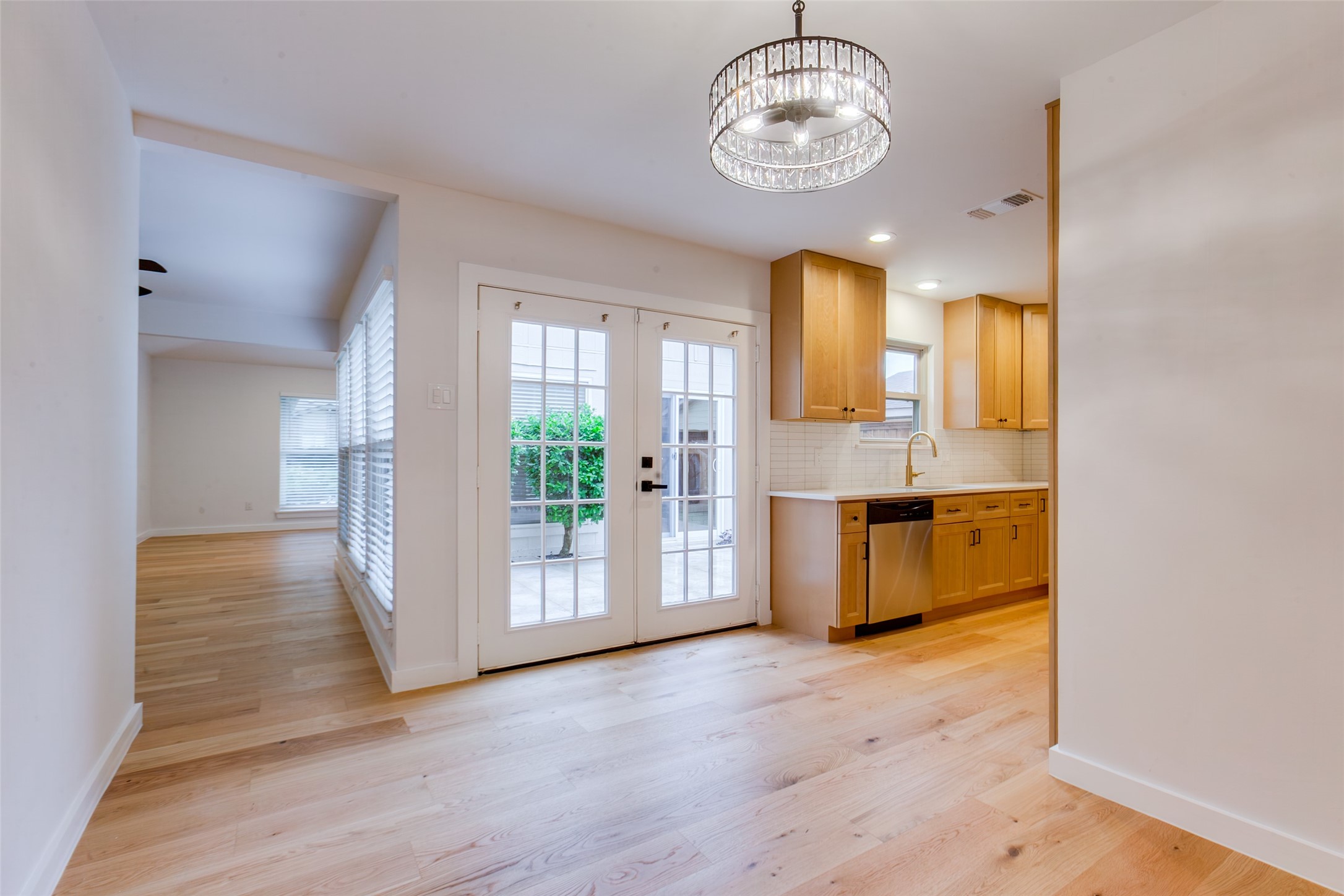 5014 Roundtable Lane Garland TX 75044