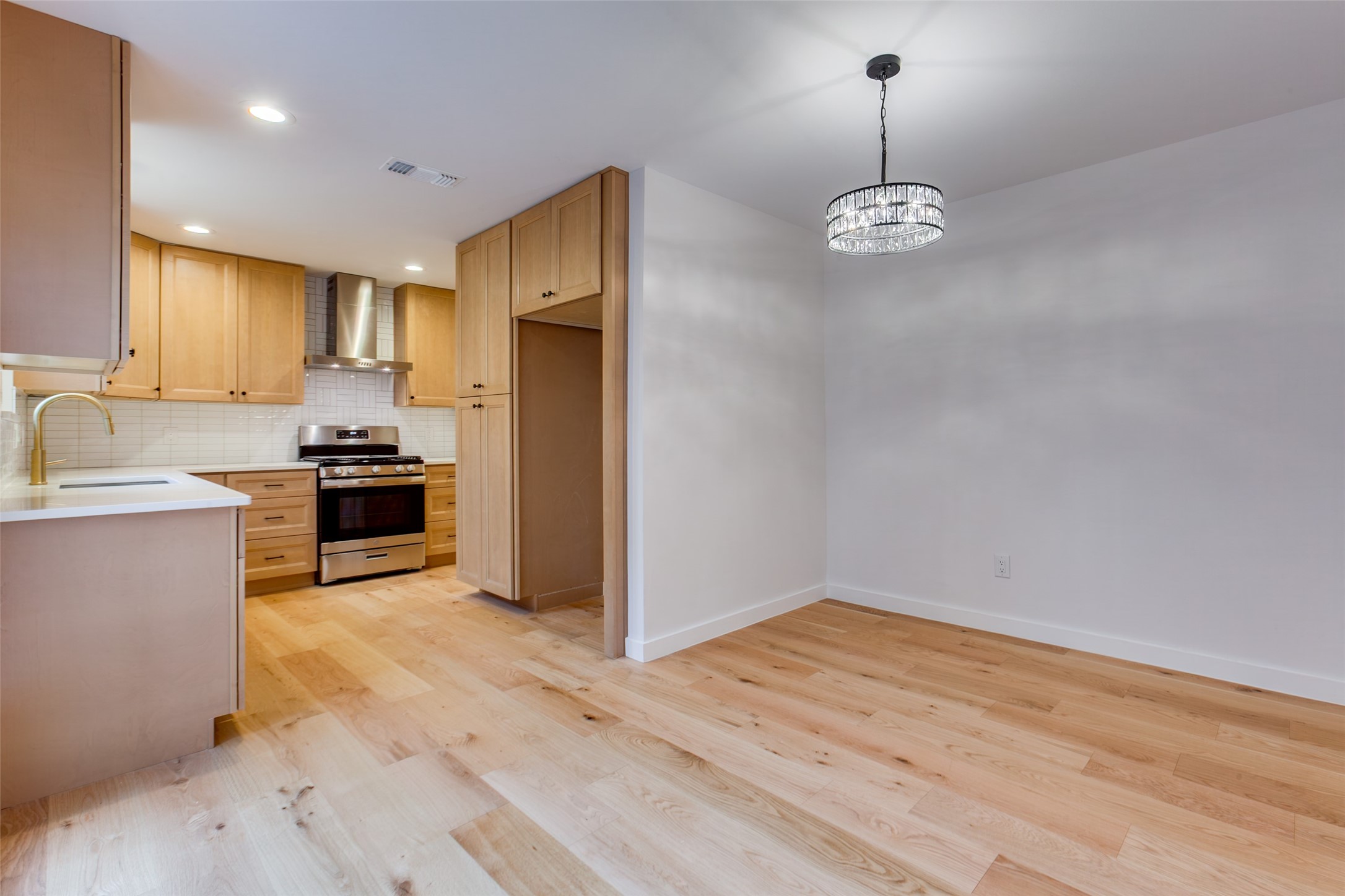 5014 Roundtable Lane Garland TX 75044