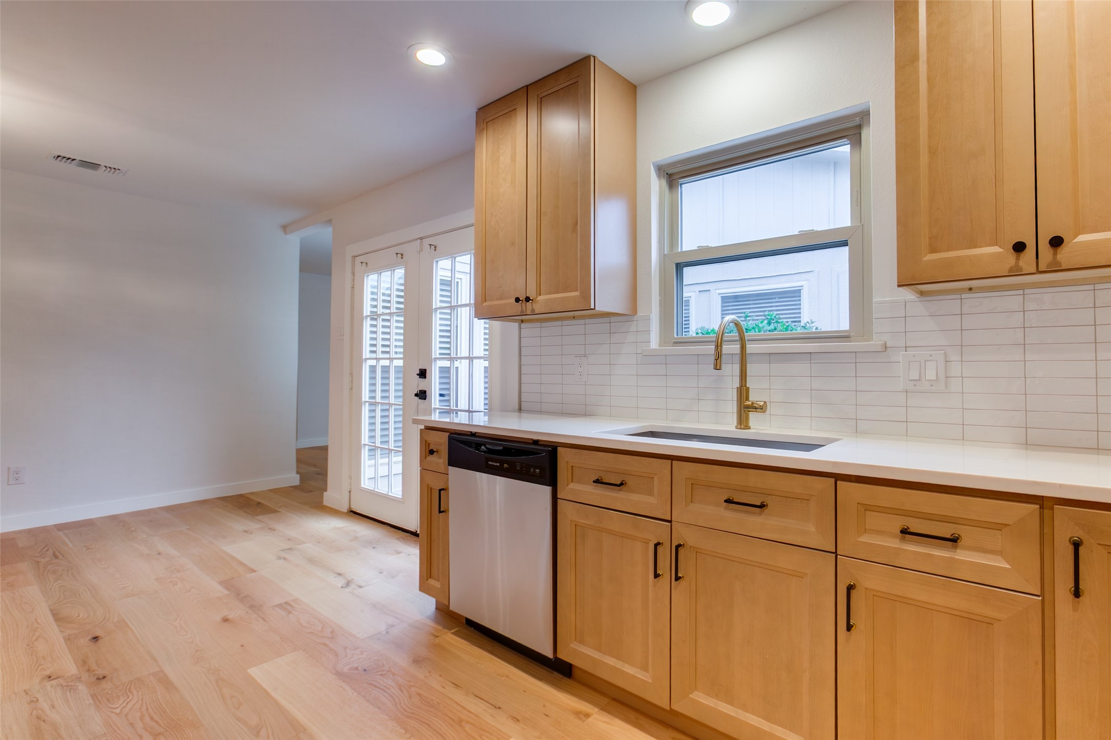 5014 Roundtable Lane Garland TX 75044