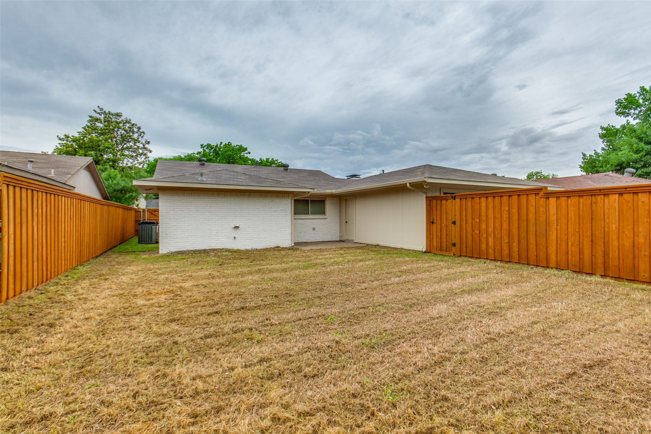 5014 Roundtable Lane Garland TX 75044