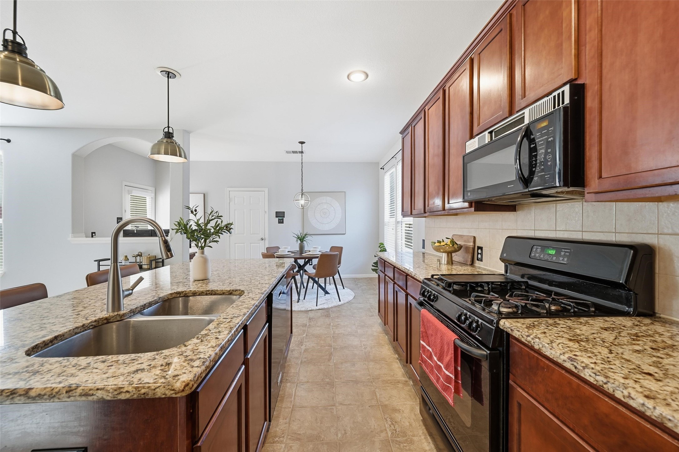 1305 Live Oak Lane Savannah TX 76227