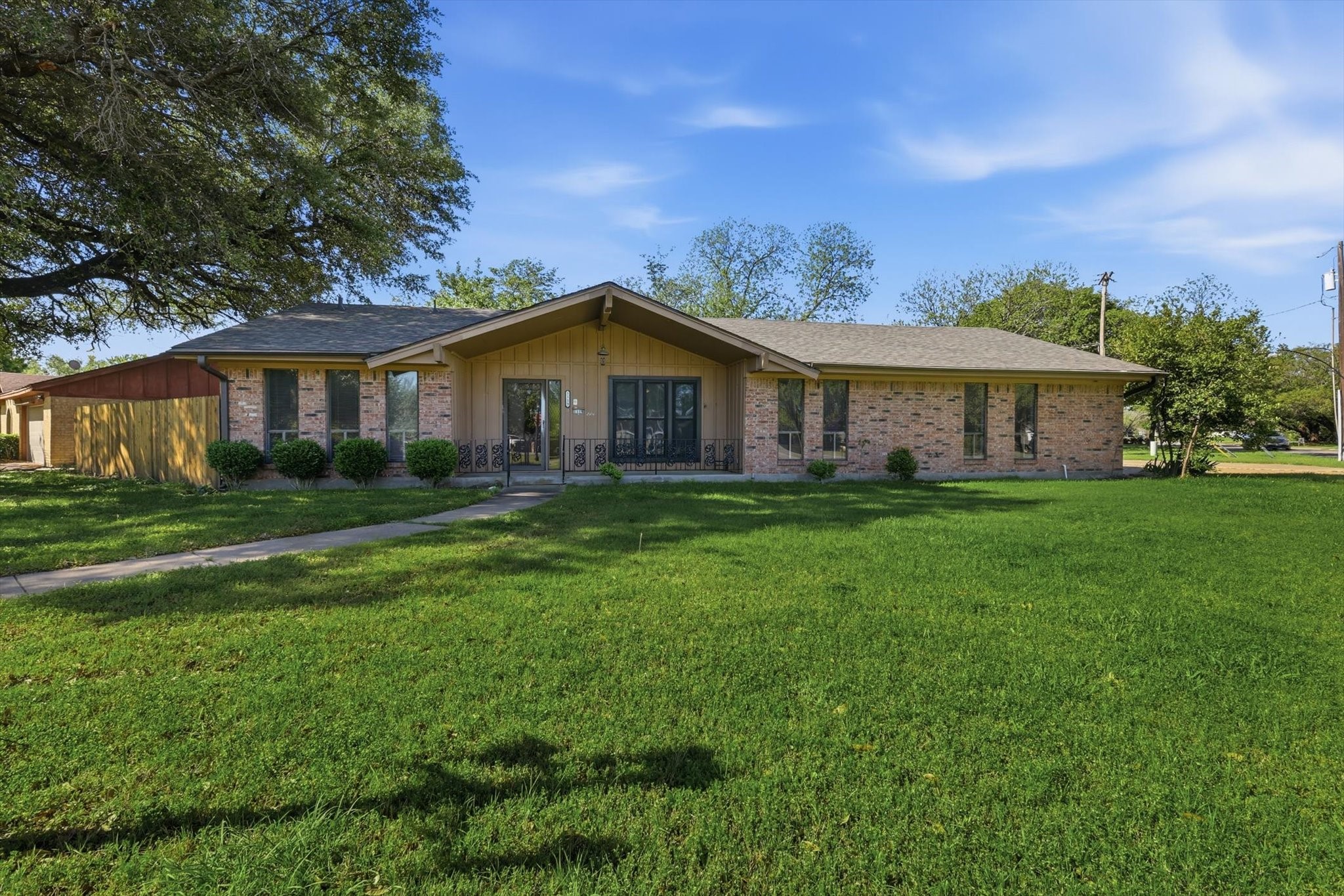 1119 W Westhill Drive Cleburne TX 76033