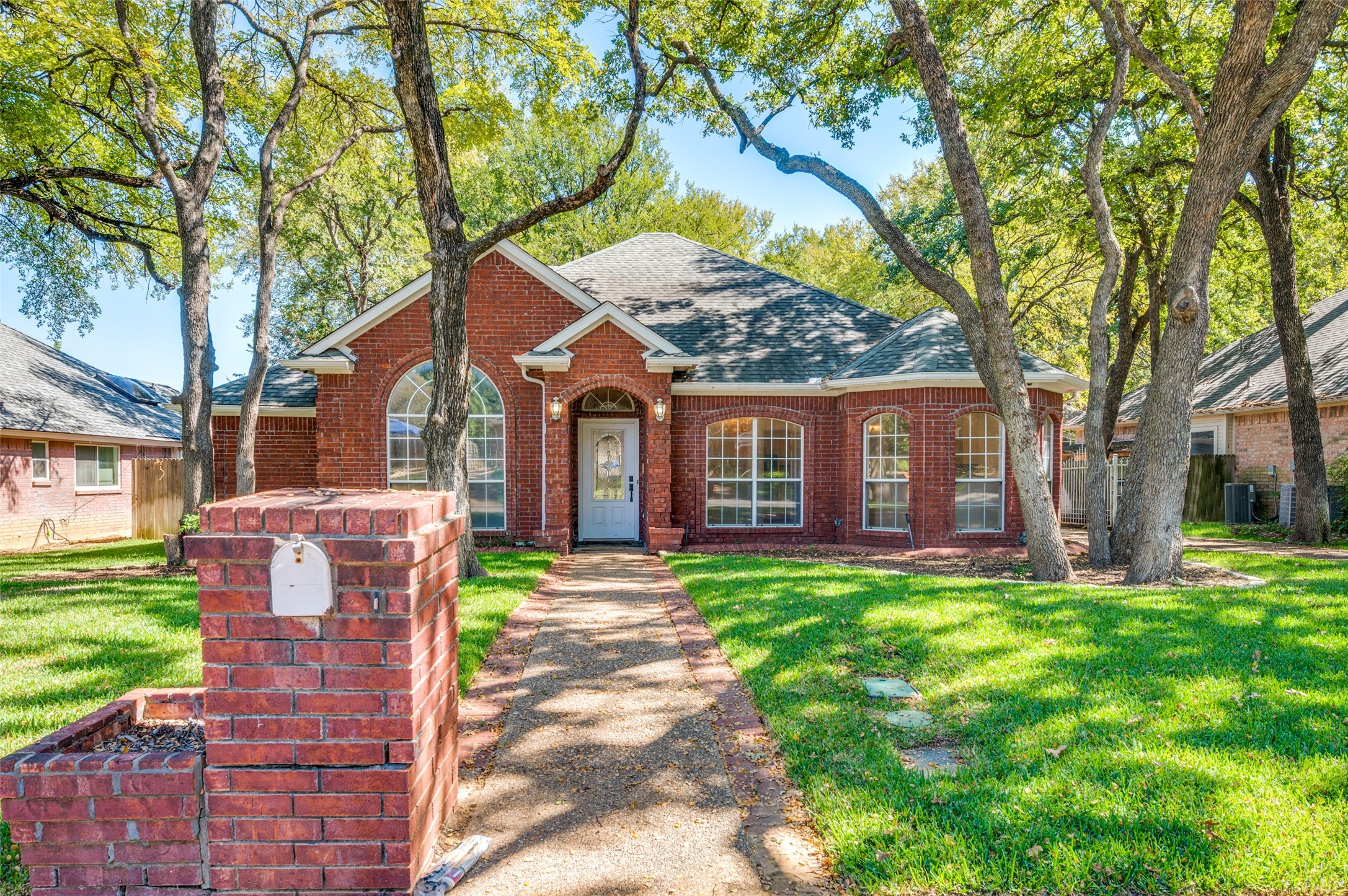 6903 Thornbird Lane Arlington TX 76001