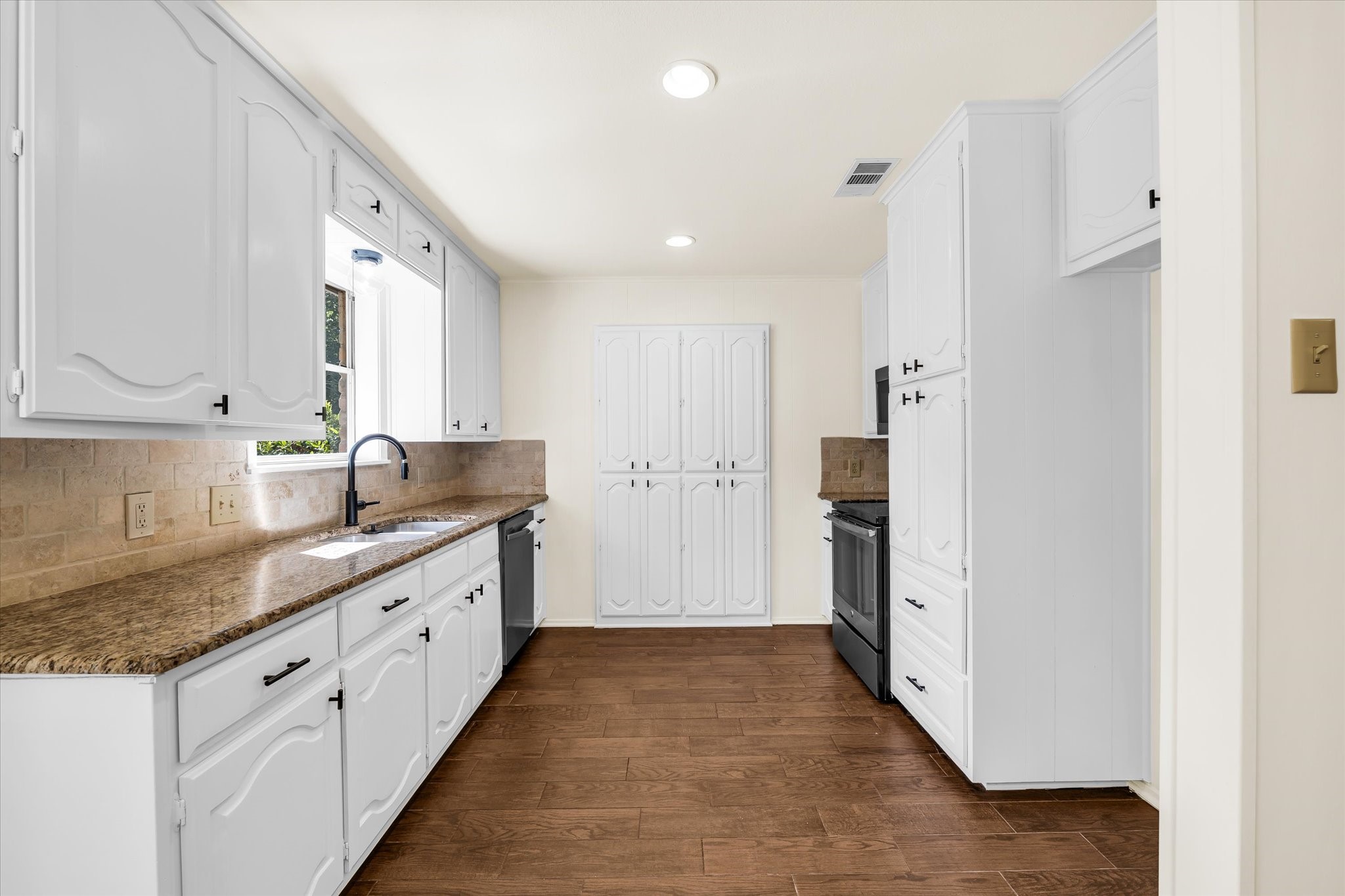 141 Travis Lane Hewitt TX 76643