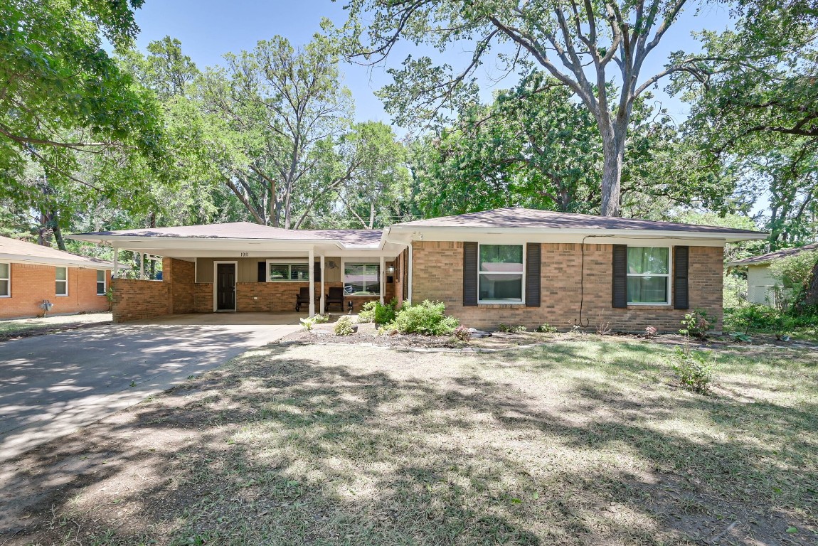 1911 Fairfax Drive Corsicana TX 75110