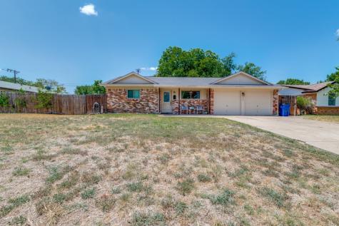 225 NW Summercrest Boulevard Burleson TX 76028