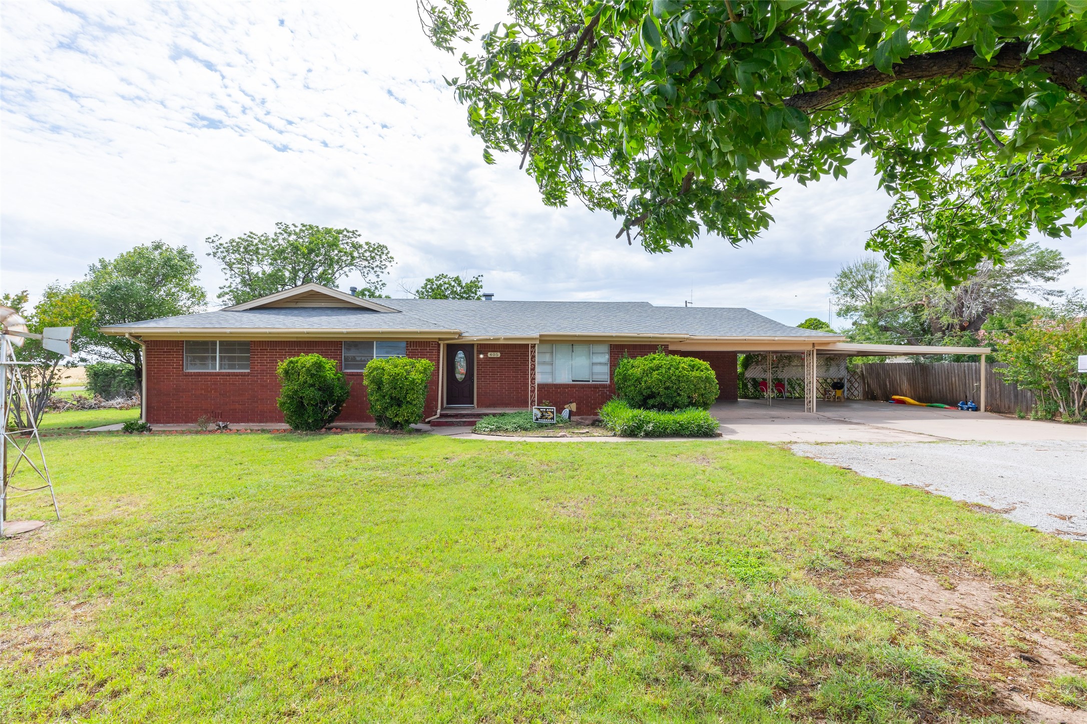 405 S Breustedt Street Weinert TX 76388