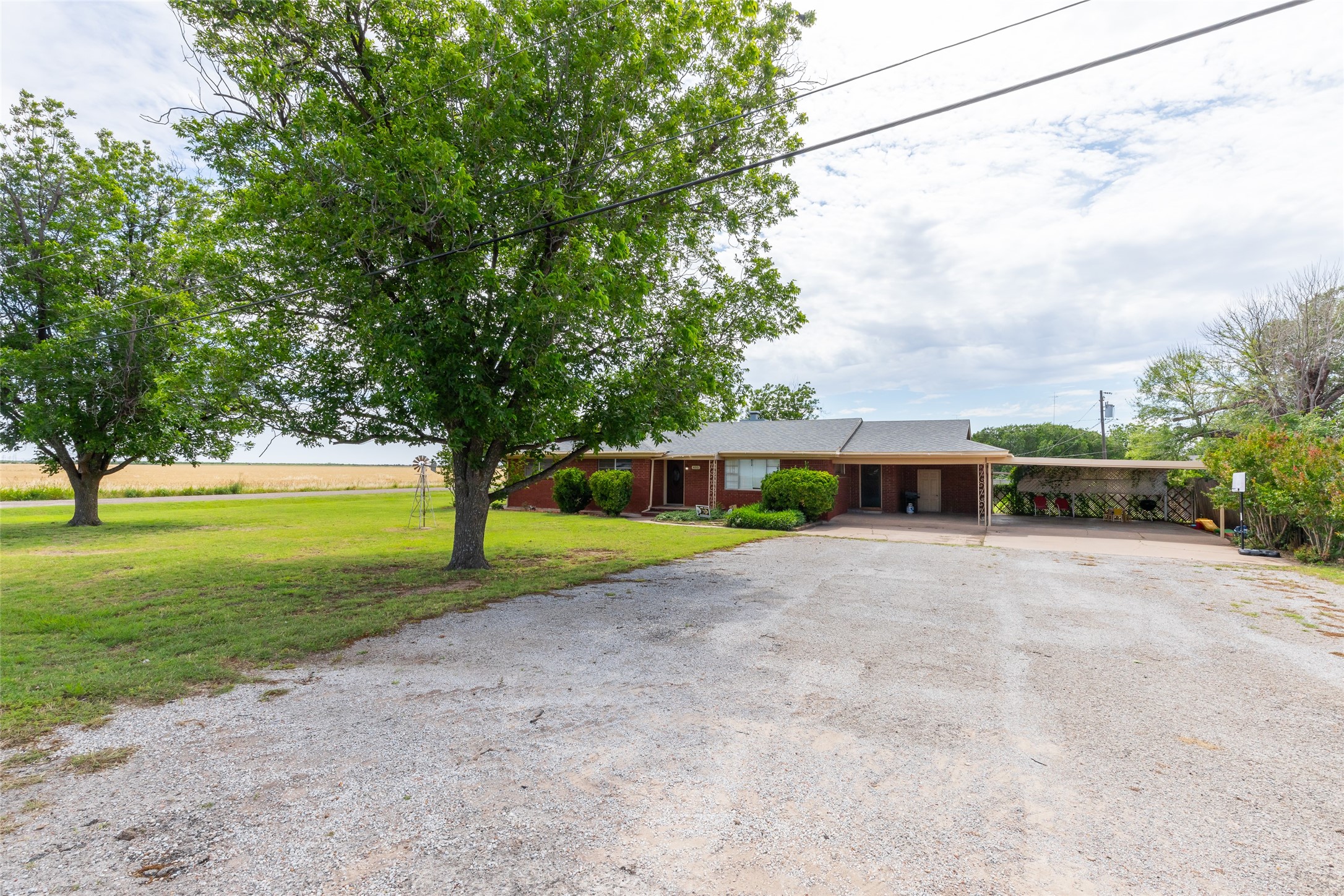 405 S Breustedt Street Weinert TX 76388
