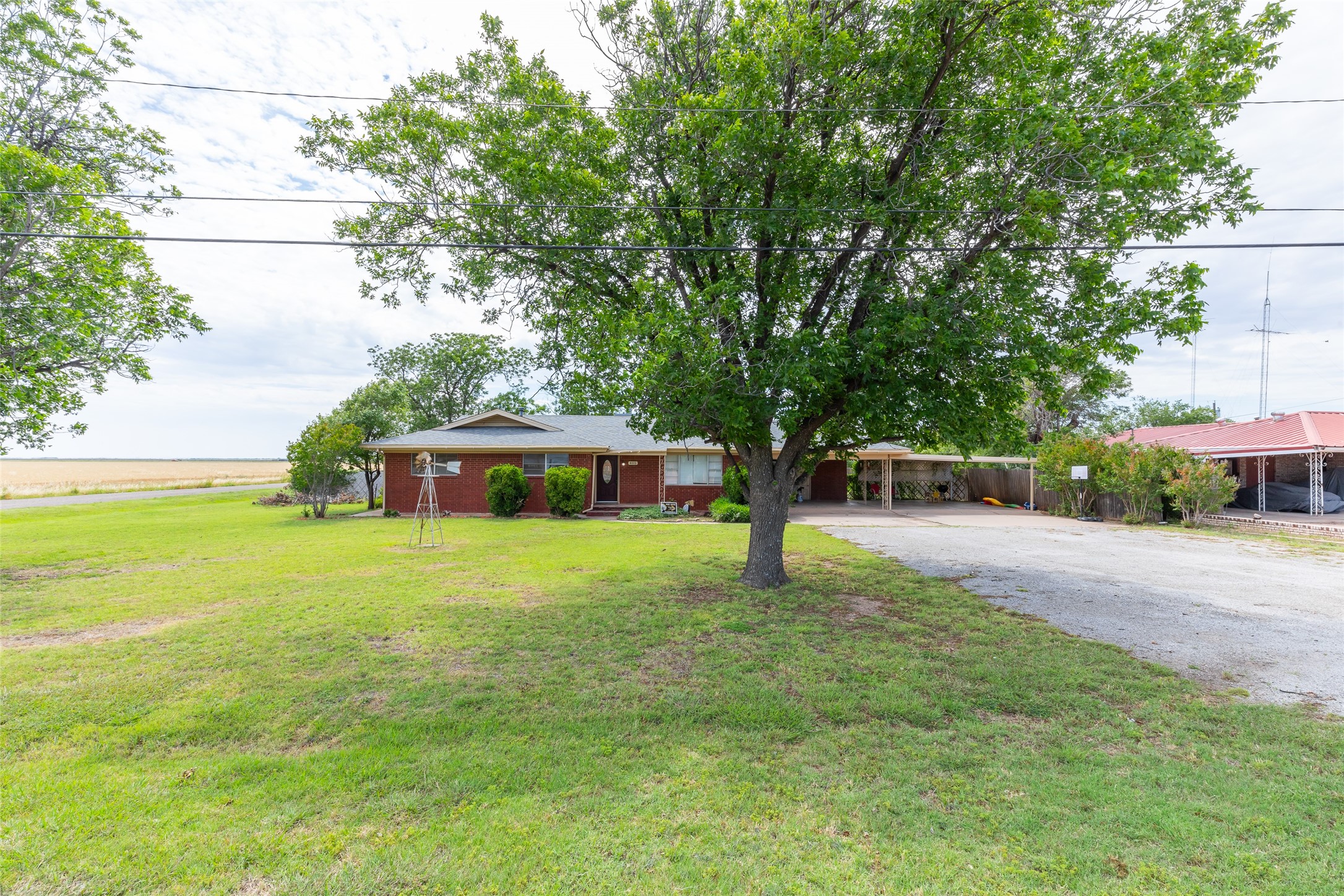 405 S Breustedt Street Weinert TX 76388