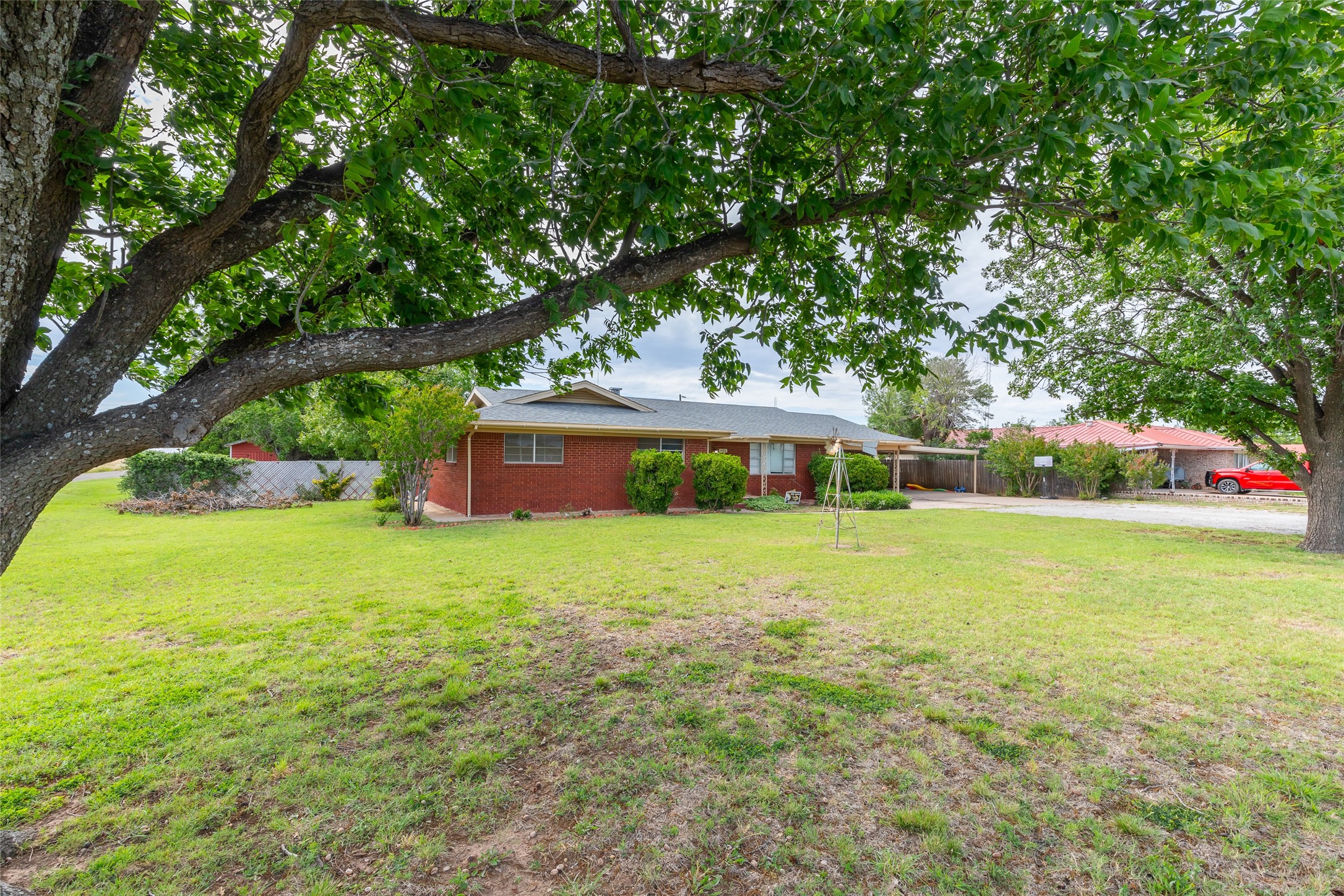 405 S Breustedt Street Weinert TX 76388
