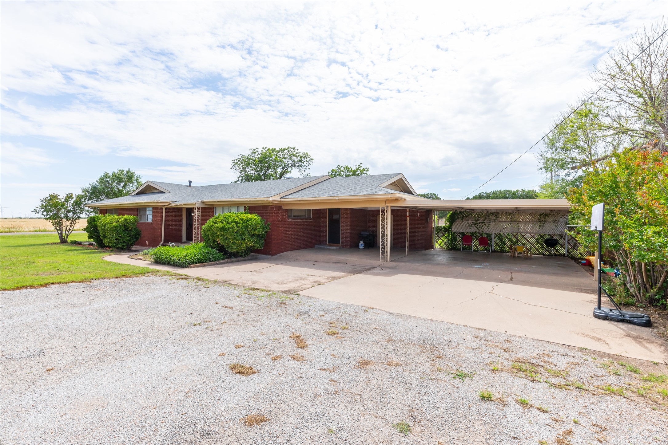 405 S Breustedt Street Weinert TX 76388