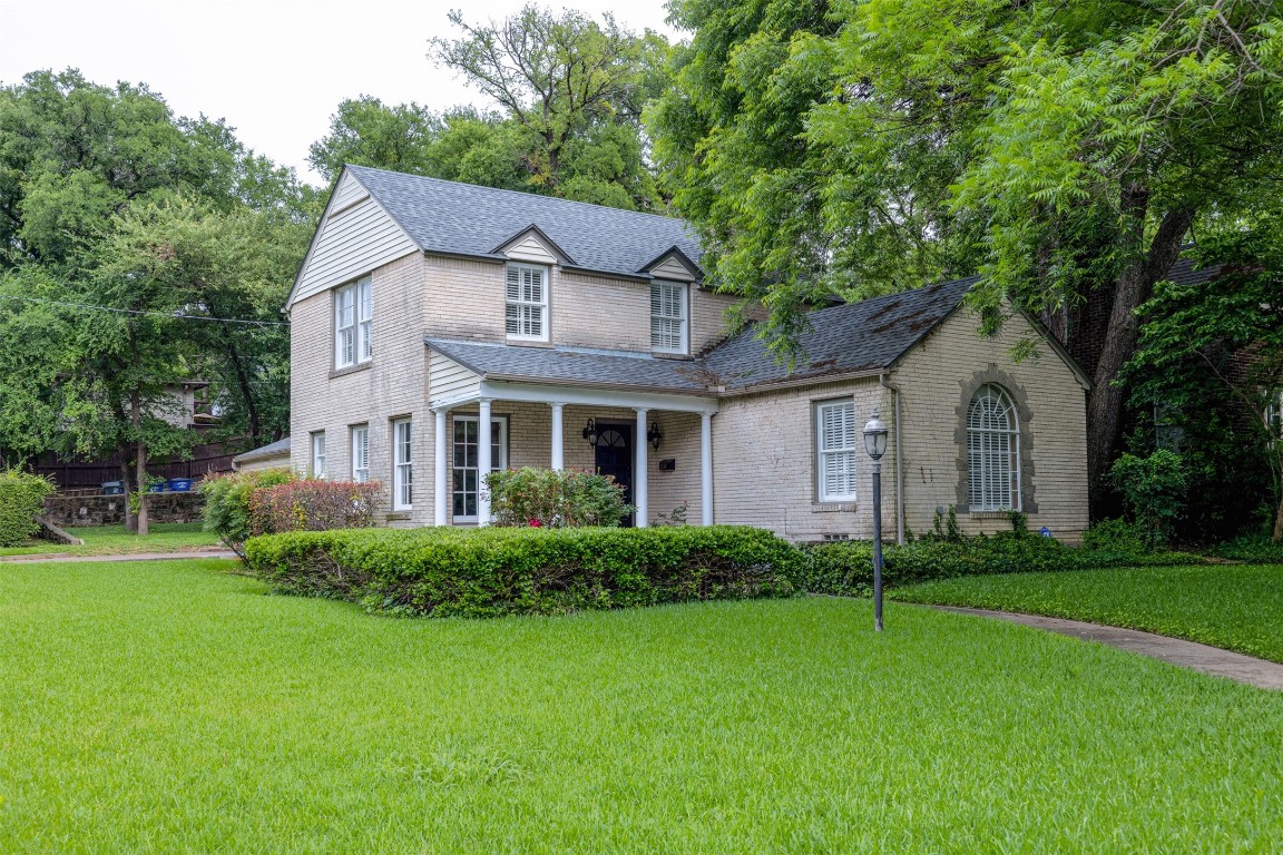 1154 N Edgefield Avenue Dallas TX 75208