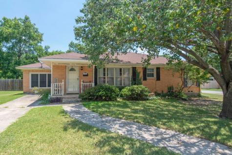1302 Whaley Drive Gainesville TX 76240