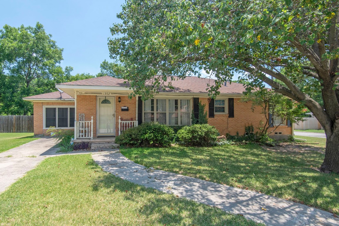 1302 Whaley Drive Gainesville TX 76240