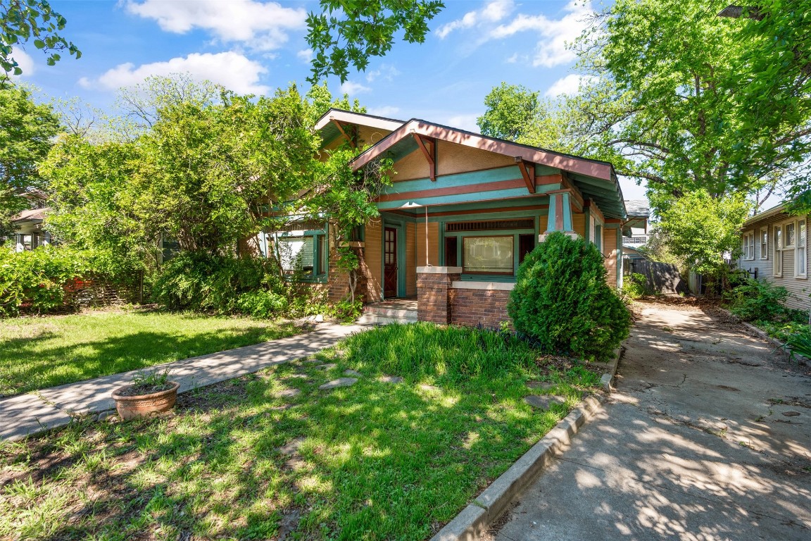 2837 Travis Avenue Fort Worth TX 76110