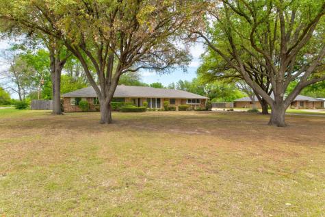 1702 Ernie Lane Grand Prairie TX 75052