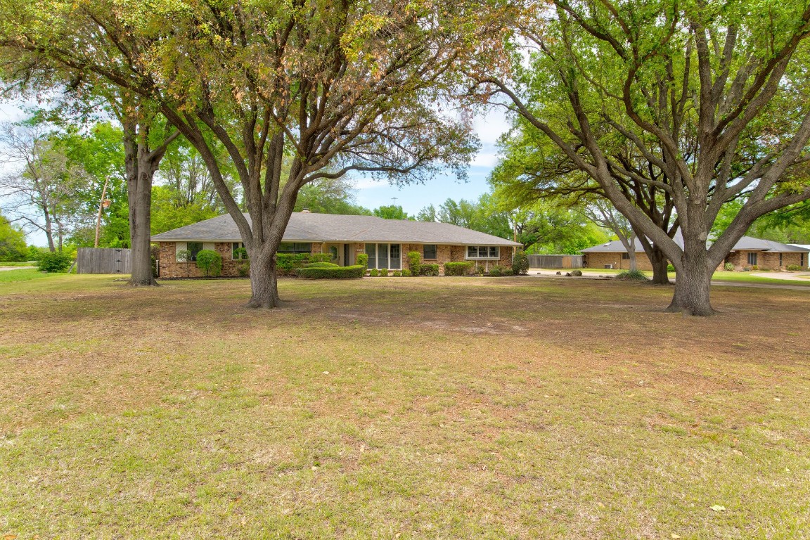 1702 Ernie Lane Grand Prairie TX 75052