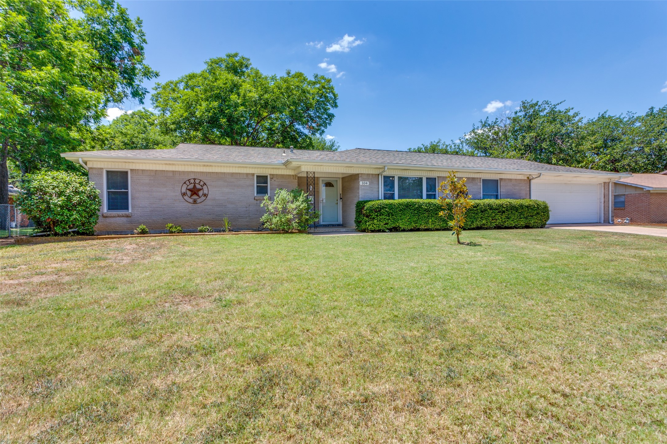104 SE Harris Street Burleson TX 76028